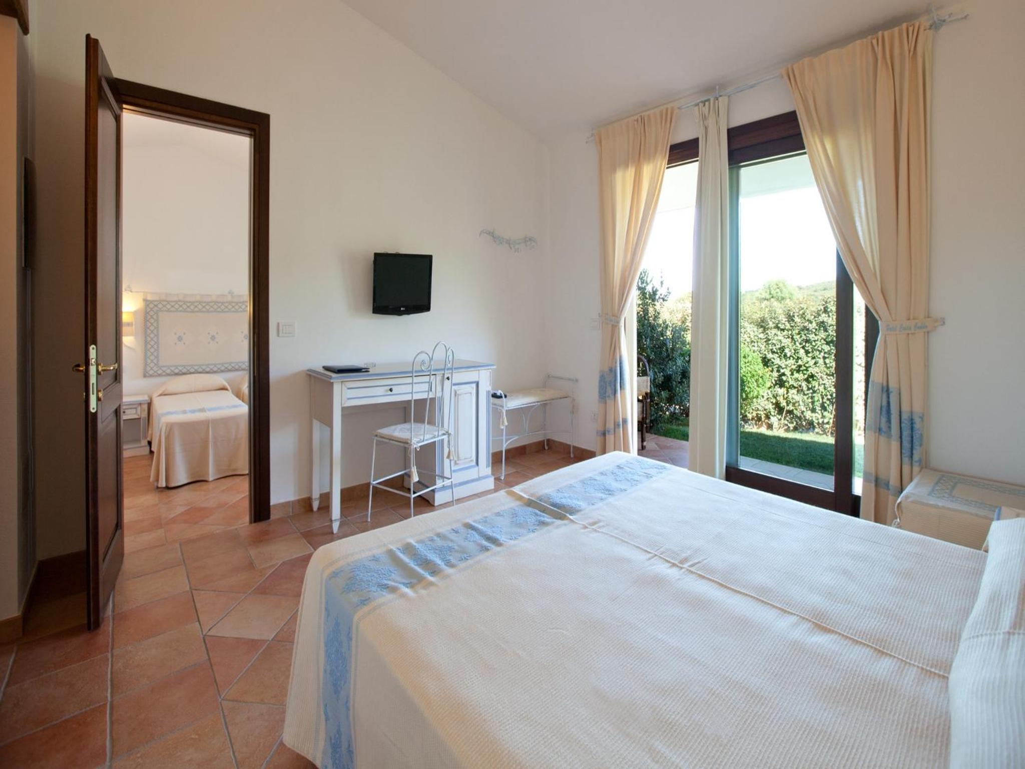 Family Room with Garden View - Photo 1