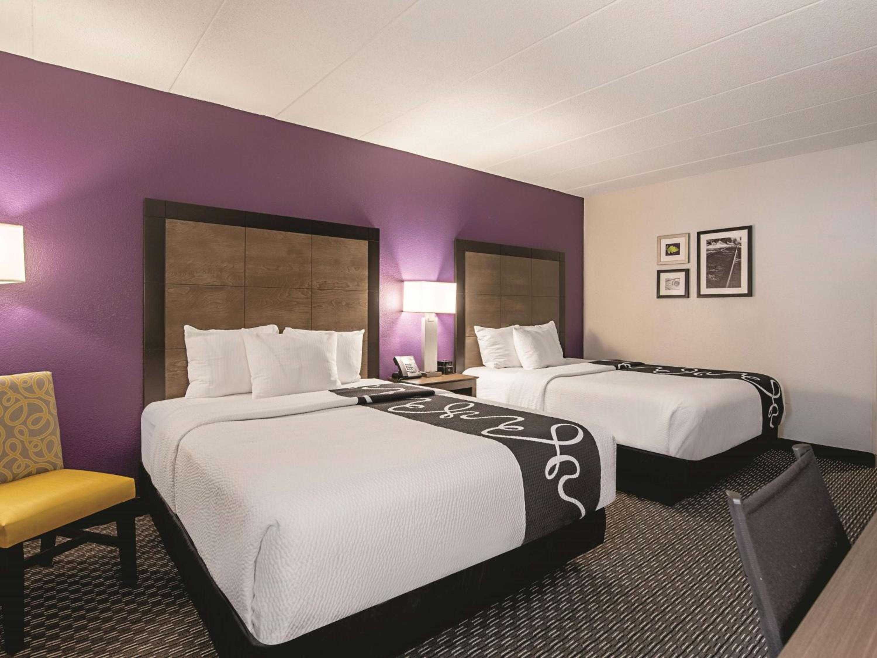 Deluxe Room with Two Queen Beds - Photo 2