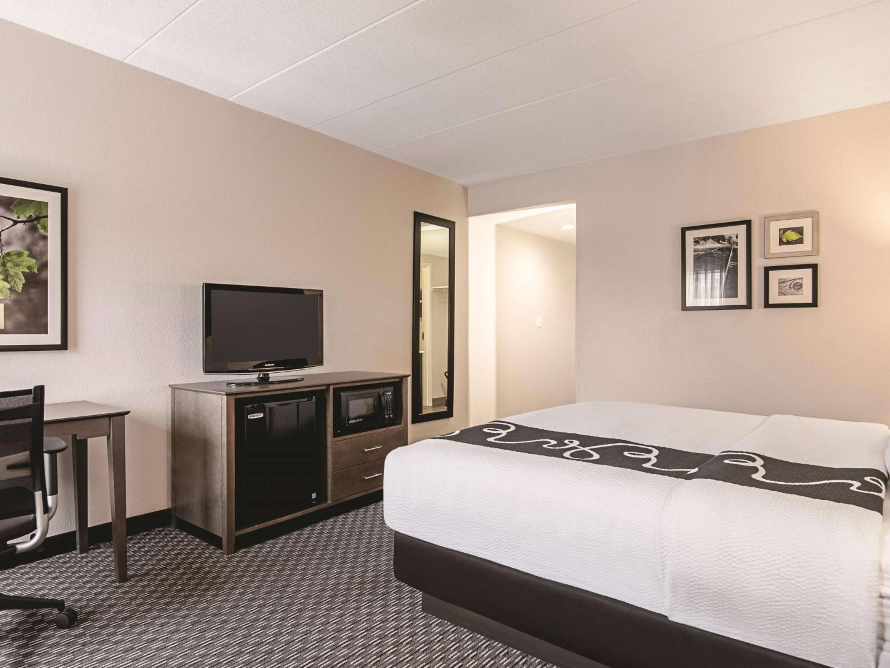 Deluxe King Room - Photo 1