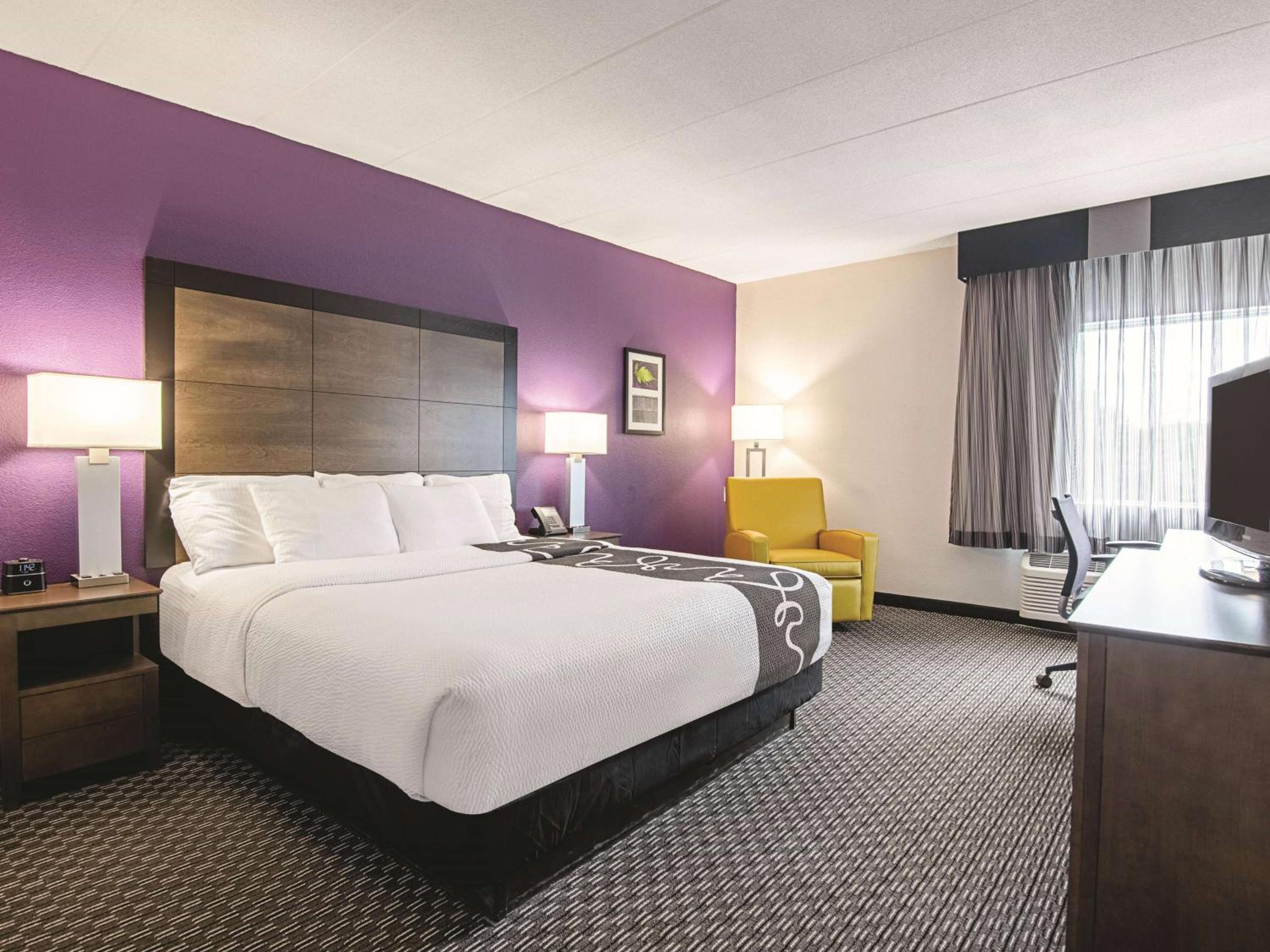 Deluxe King Room - Photo 4
