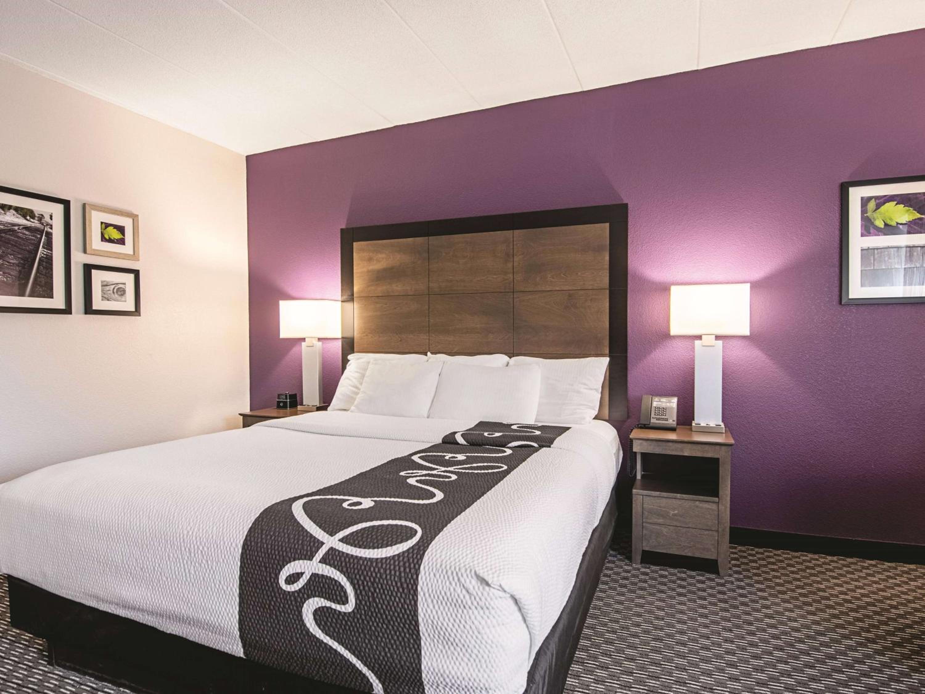 Deluxe King Room - Photo 2
