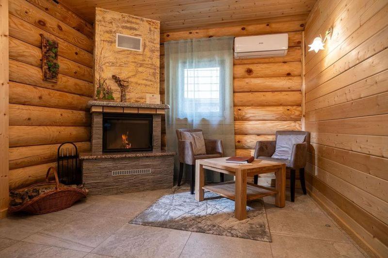 Quadruple Room - Photo 1