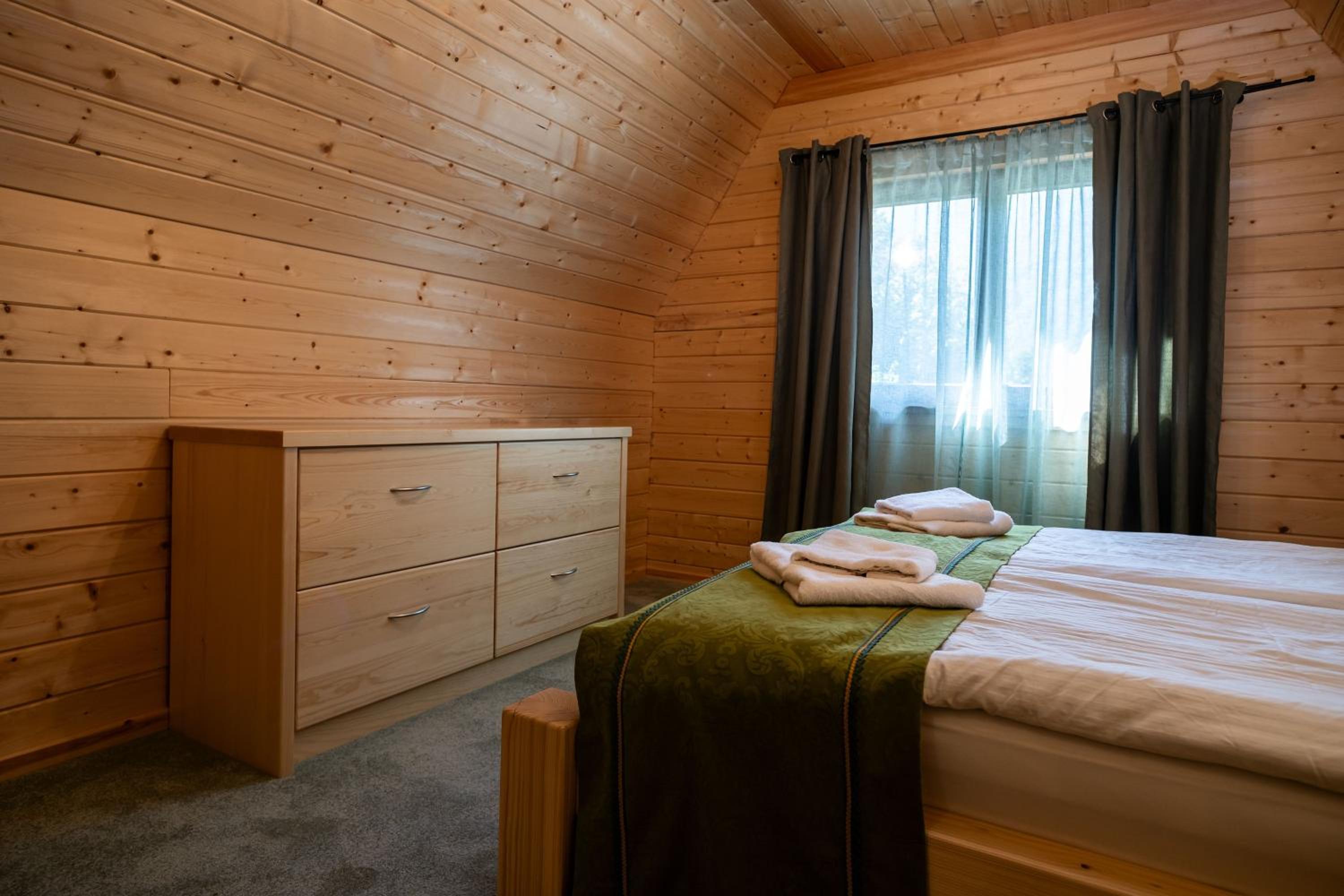 Quadruple Room - Photo 11