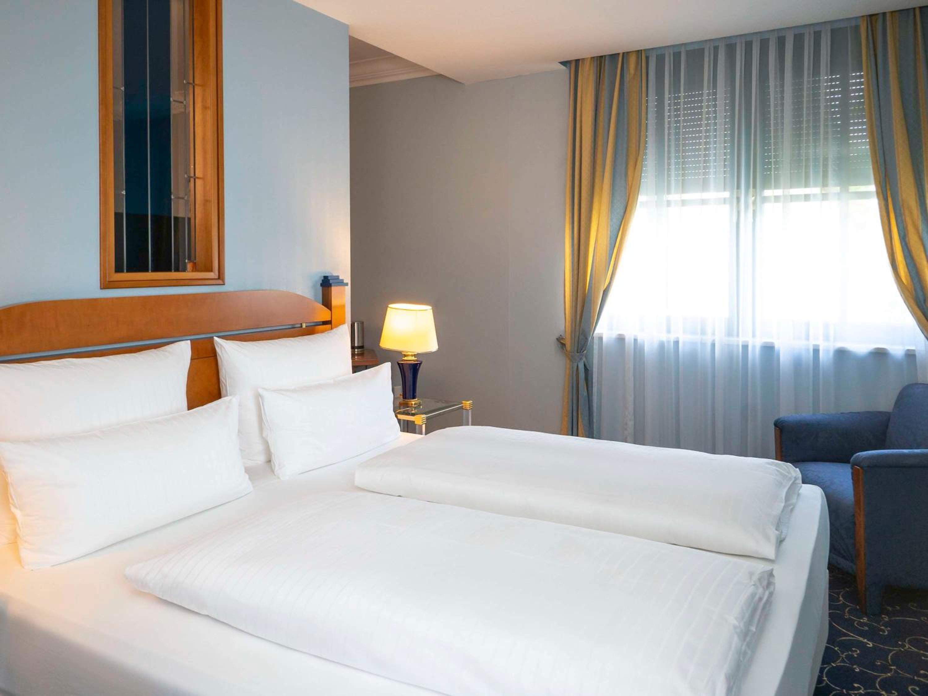 Executive King Suite with one Pull-Out Bed - Photo 1