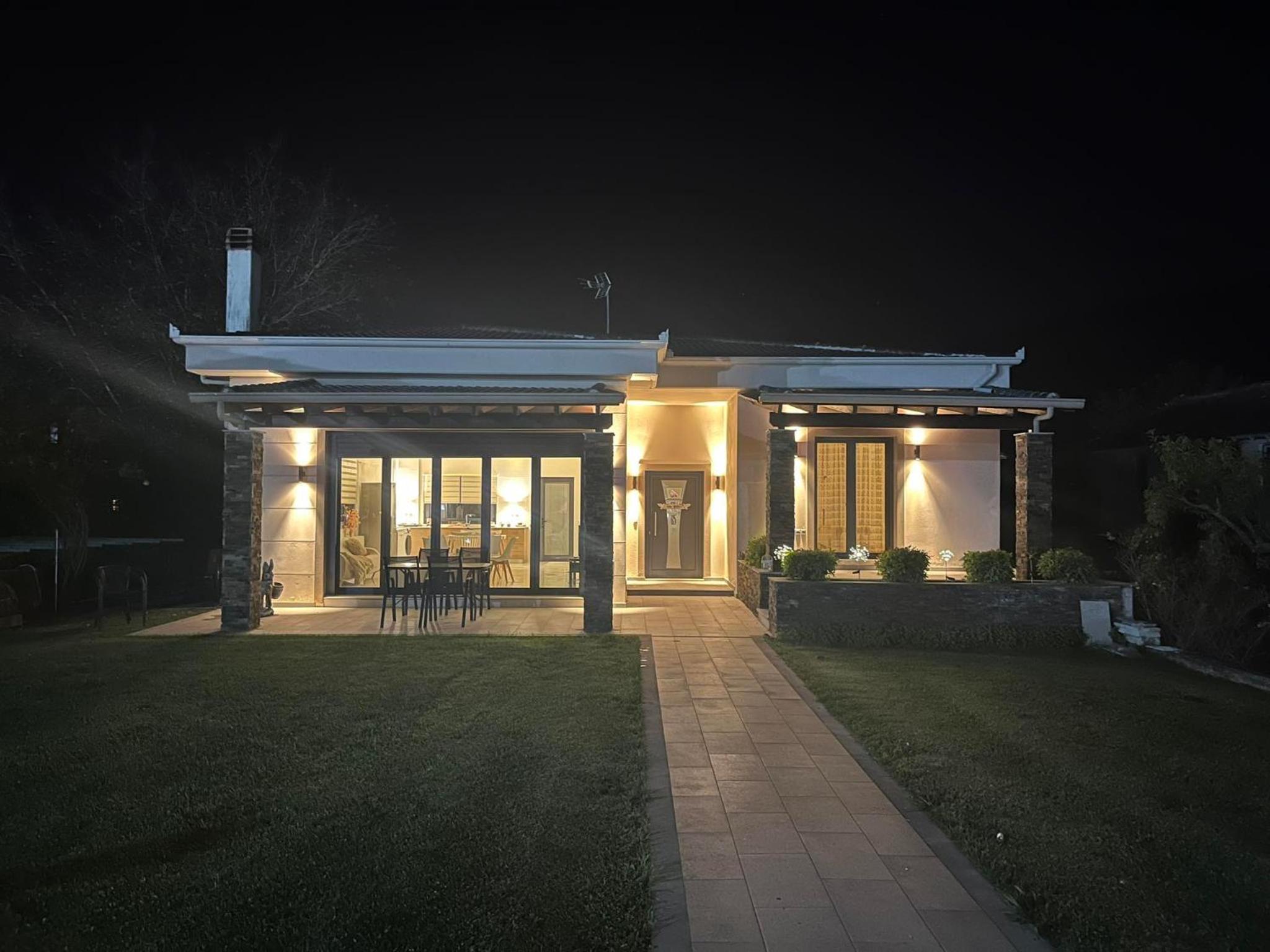Three-Bedroom House photo 2