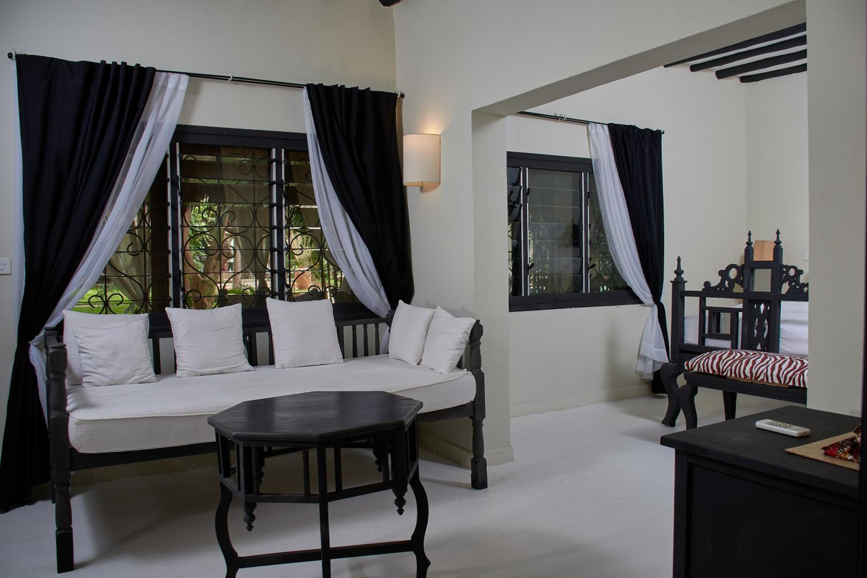 Deluxe Junior Suite - Photo 2