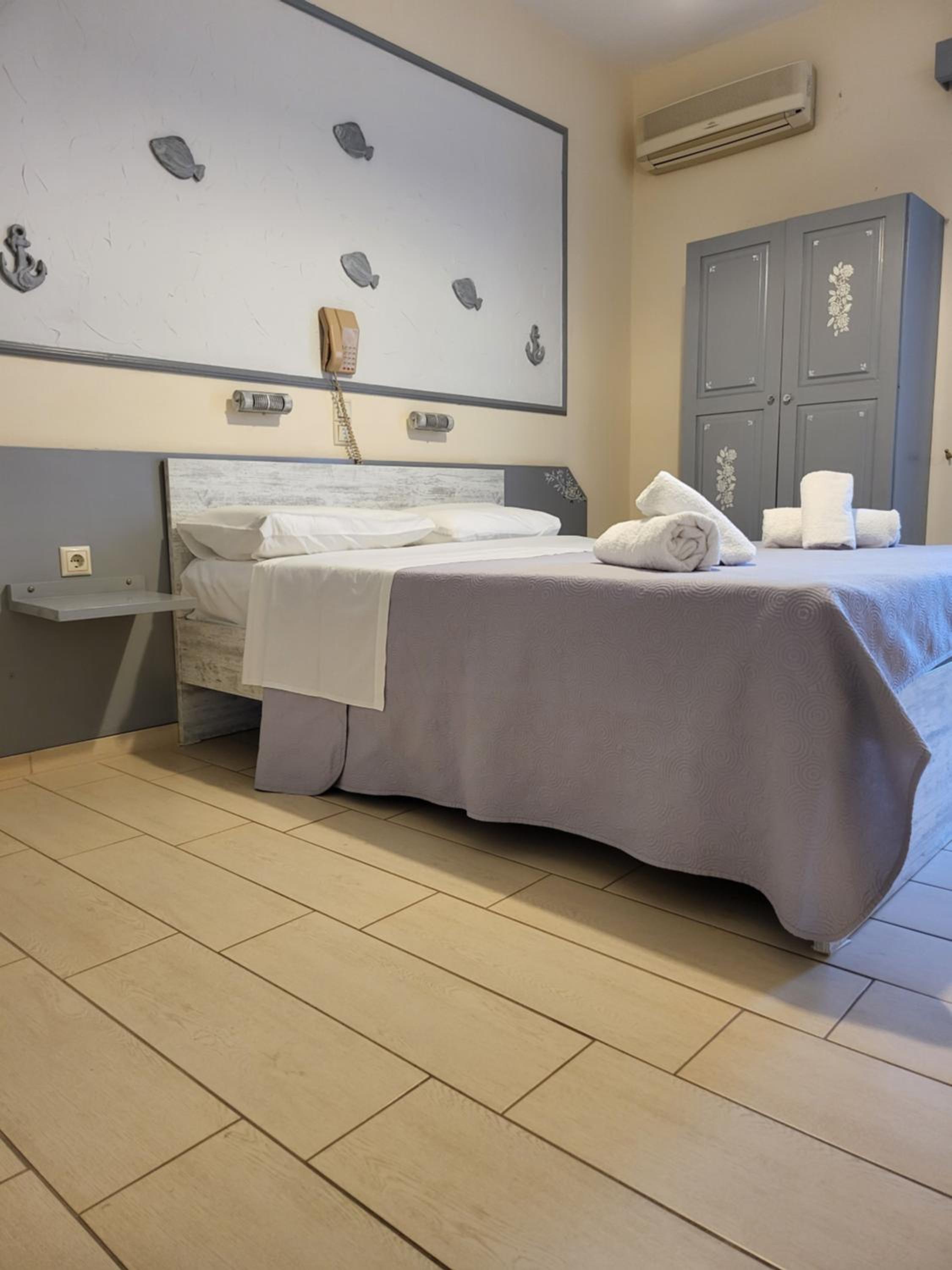 Double or Twin Room with Sea View - Photo 7