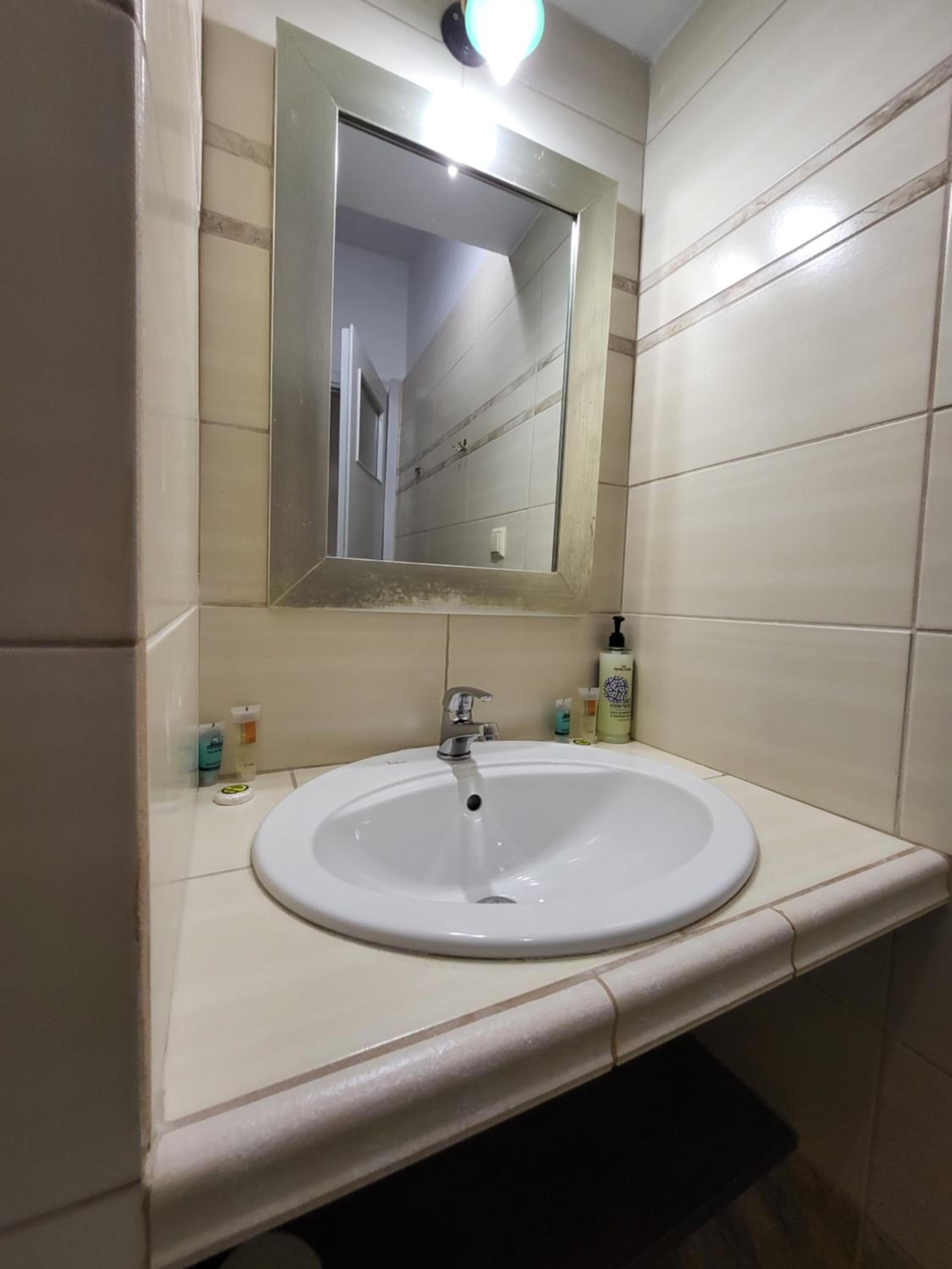 Double or Twin Room with Sea View - Photo 15