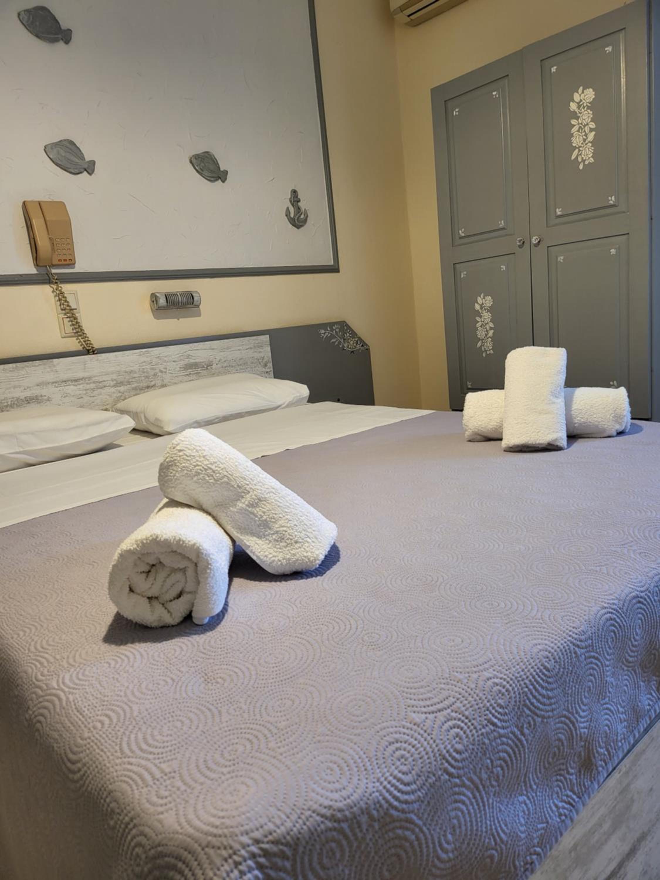 Double or Twin Room with Sea View - Photo 8