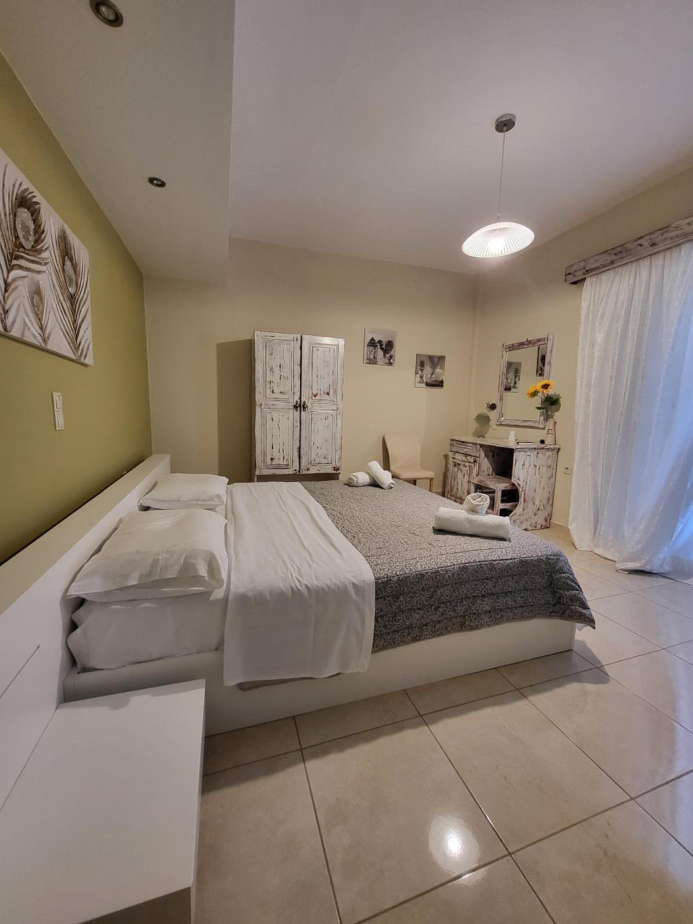 Deluxe Double Room with Side Sea View - Photo 10