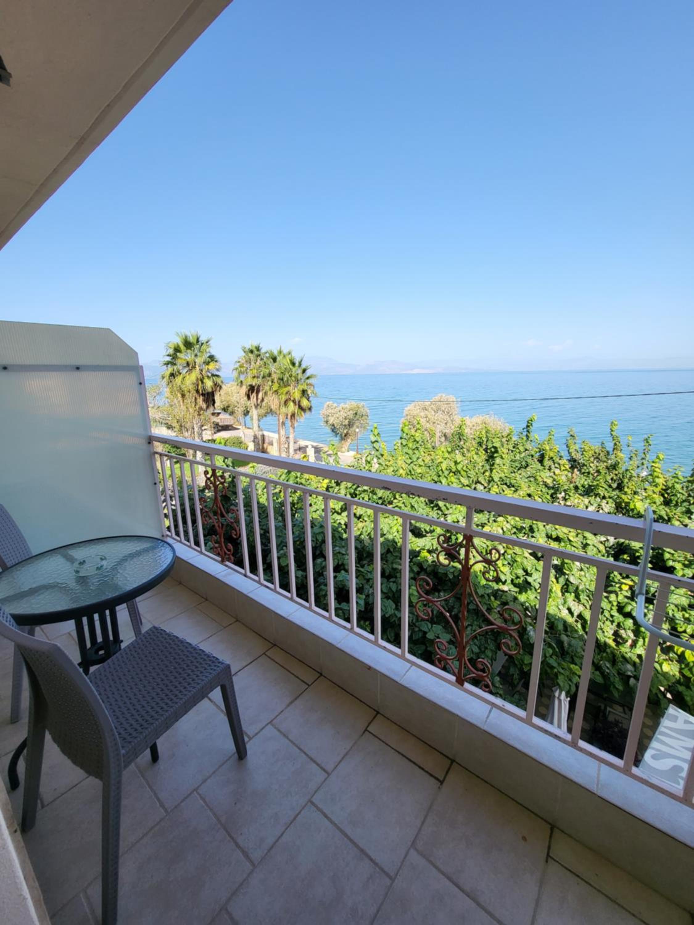 Double or Twin Room with Sea View - Photo 6