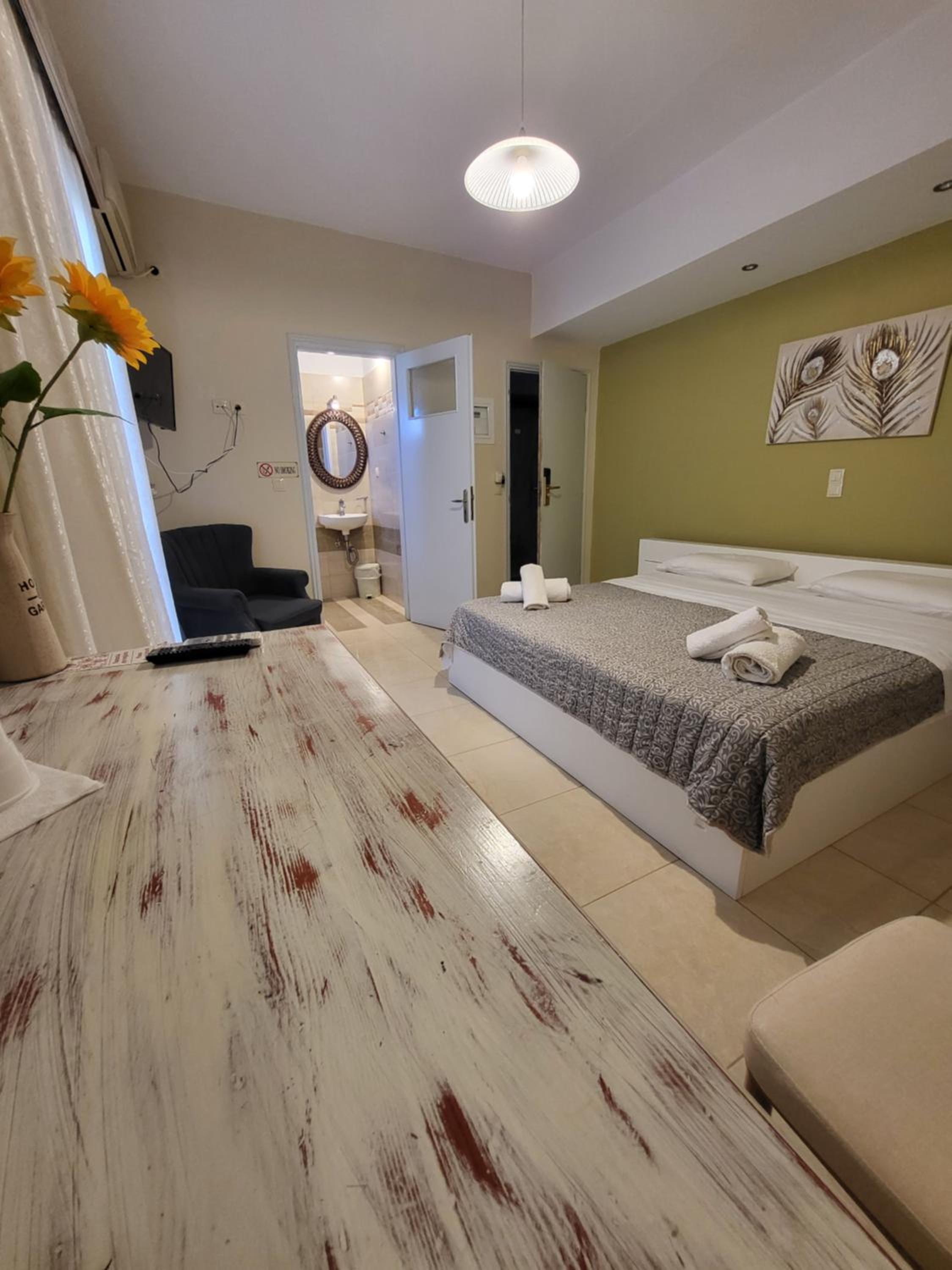 Deluxe Double Room with Side Sea View - Photo 11