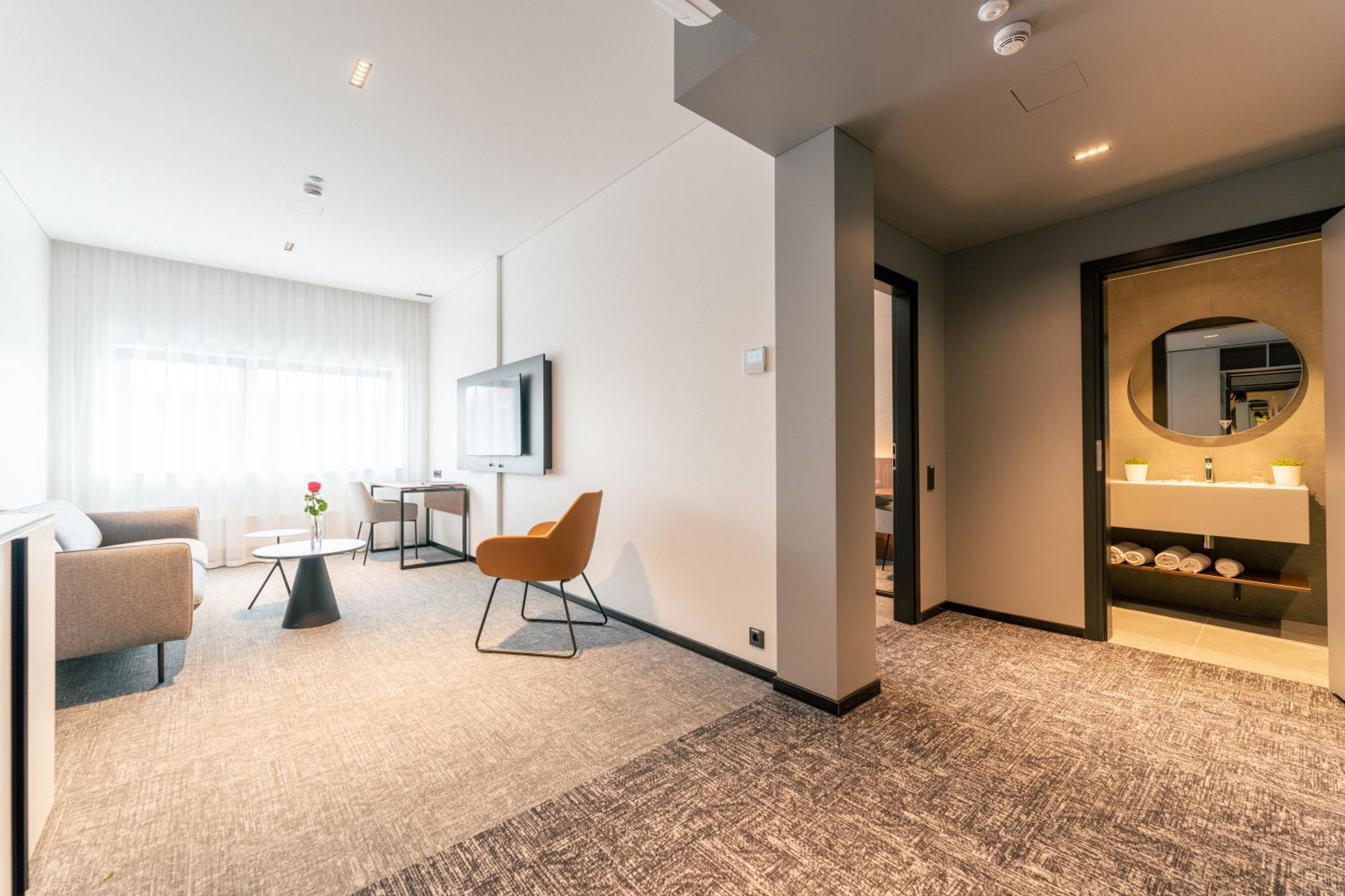 Superior Suite - Photo 5