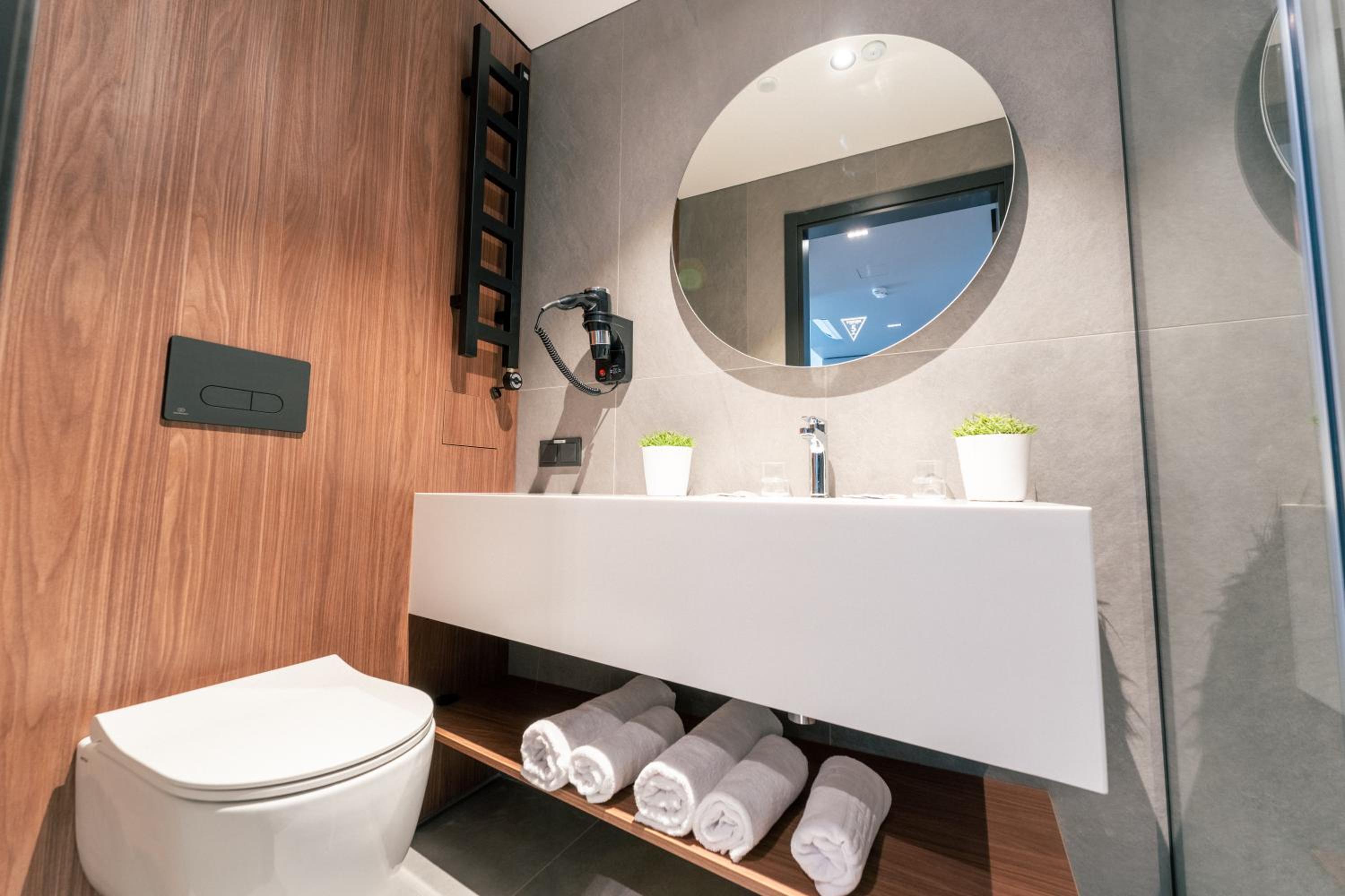 Superior Suite - Photo 7