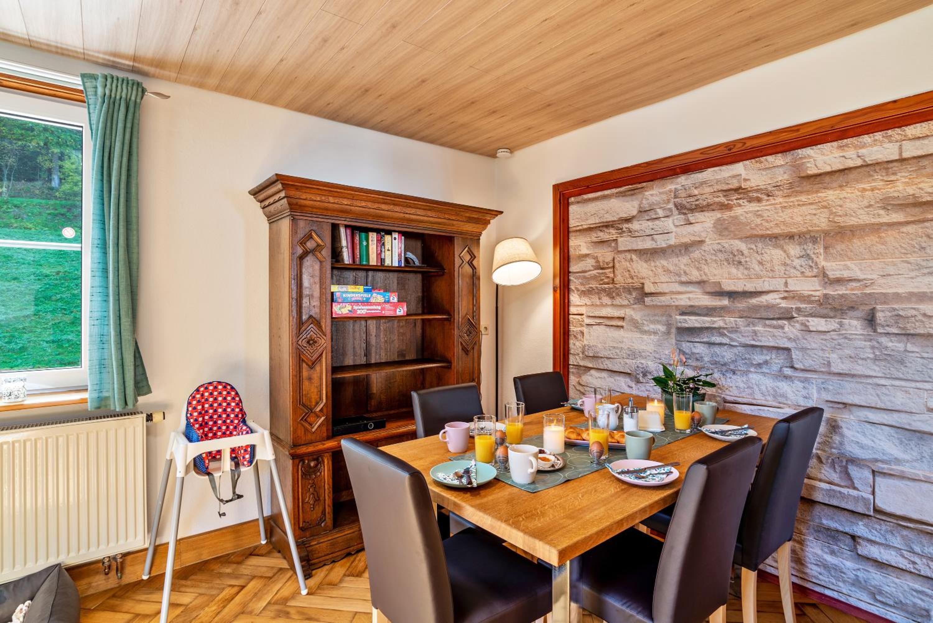 Two-Bedroom Apartment with Mountain View photo 2