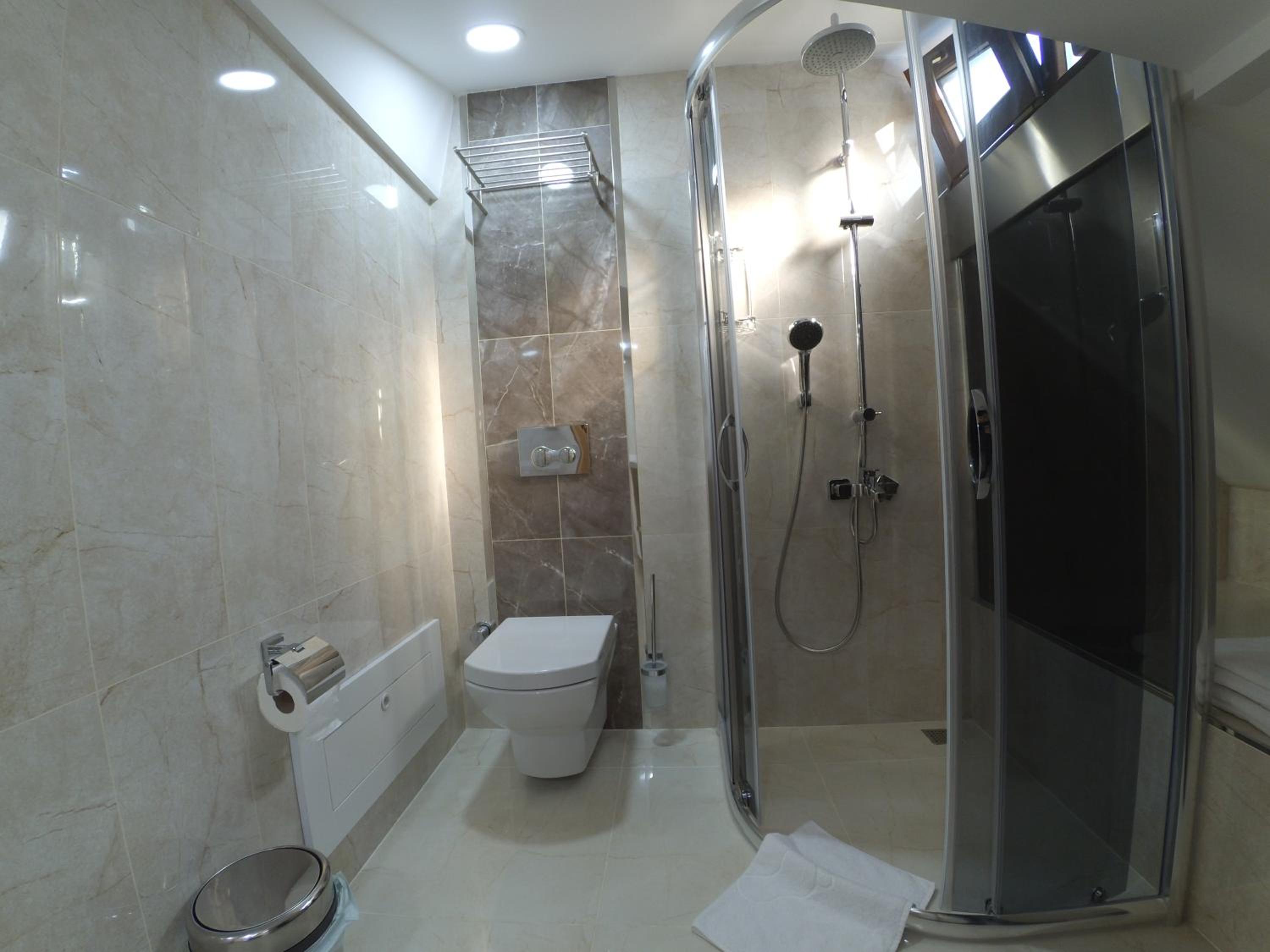 One-Bedroom Apartment with Balcony and Sea View photo 3