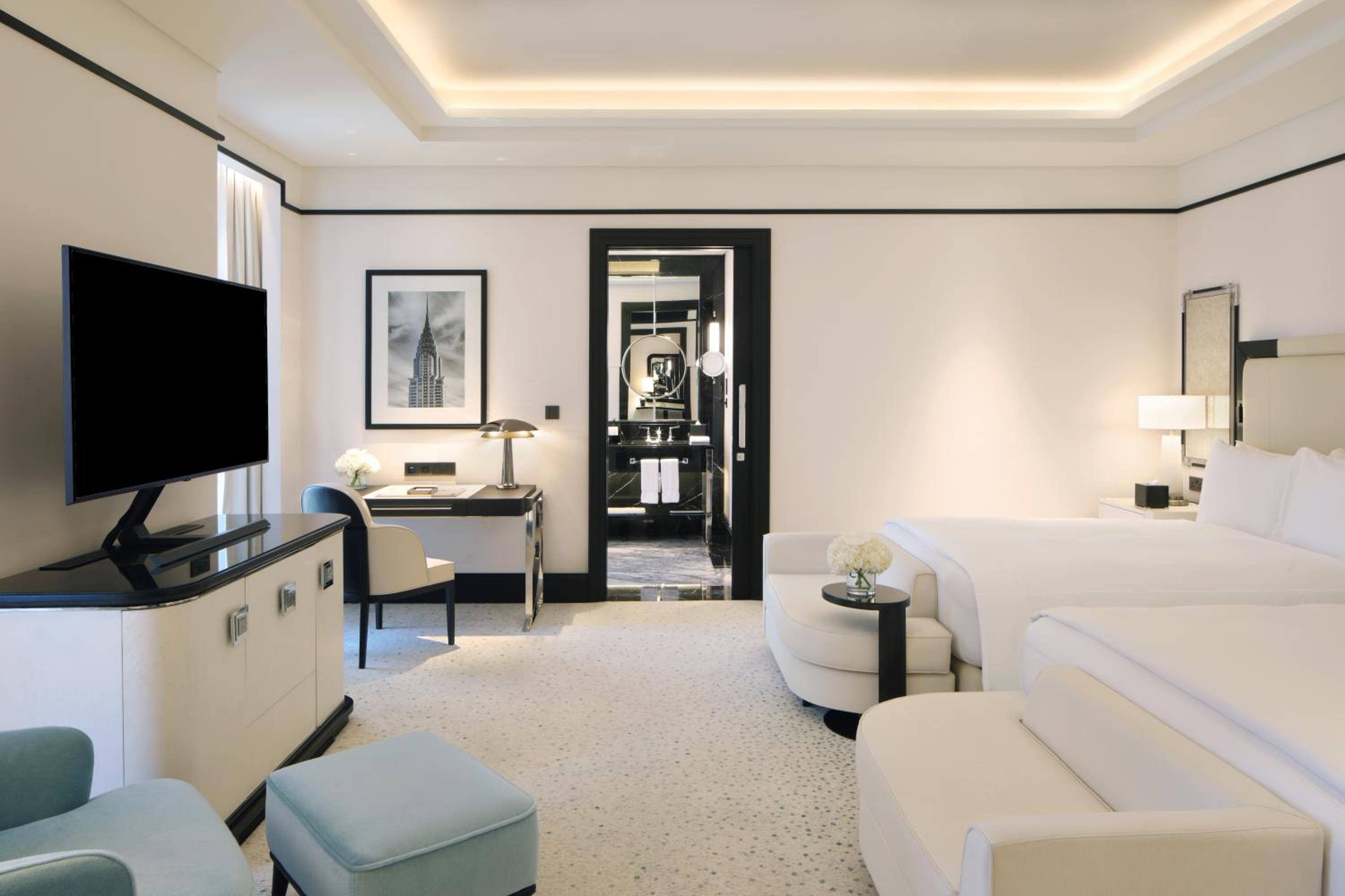 Deluxe Queen Room with Two Queen Beds - Photo 3