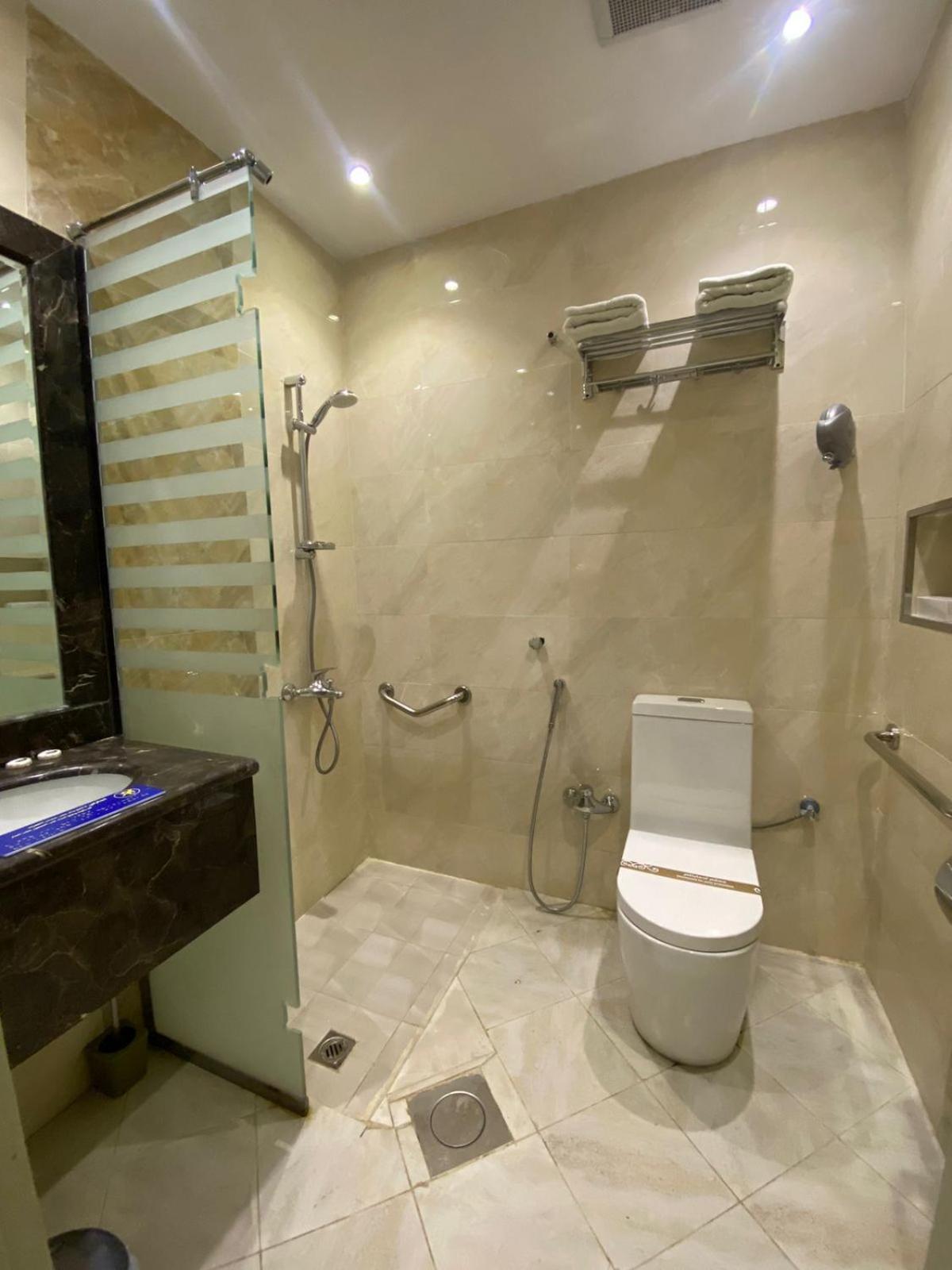 Single Room - Disability Access photo 3