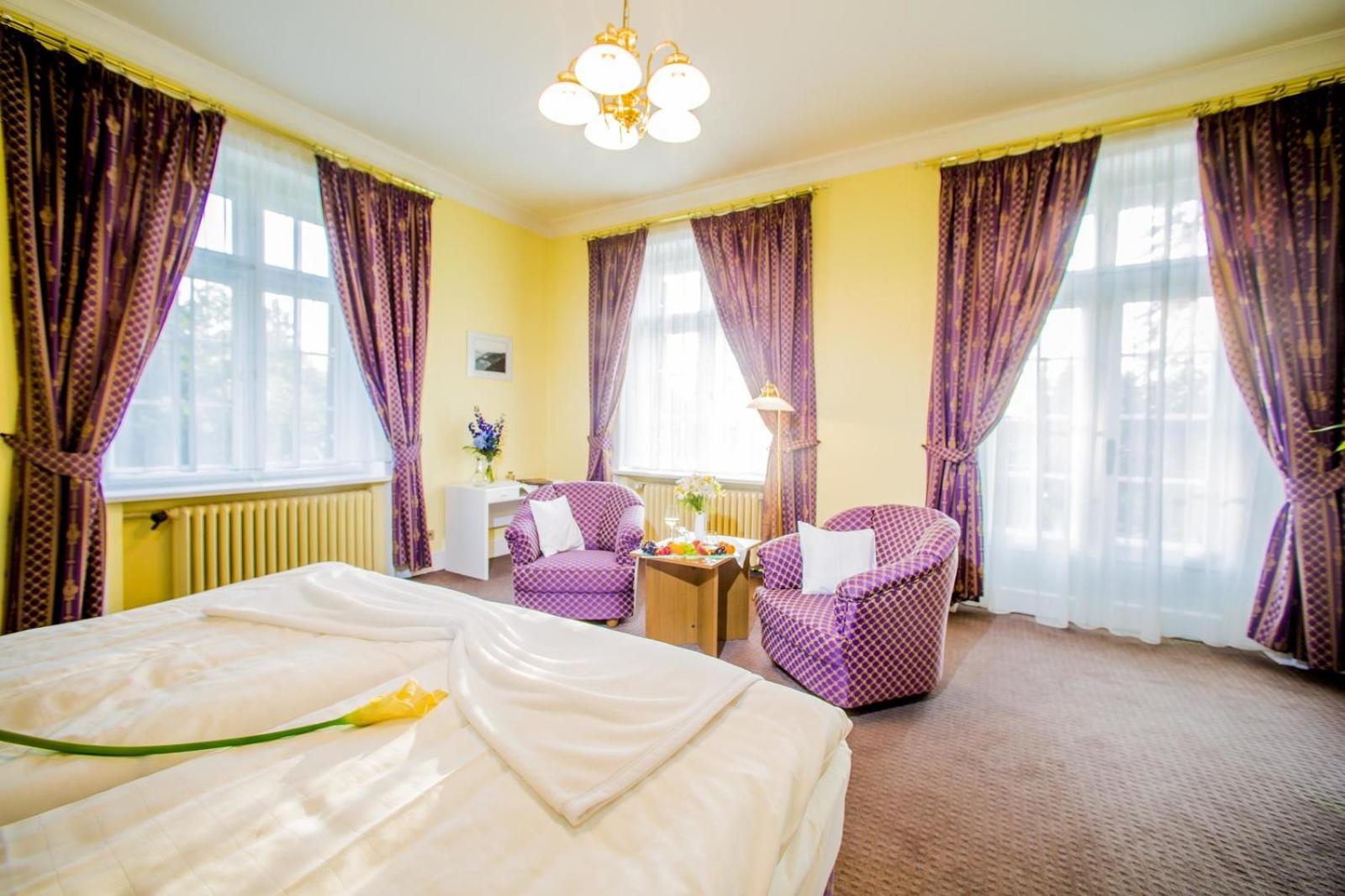 Double Room with Balcony - Photo 1