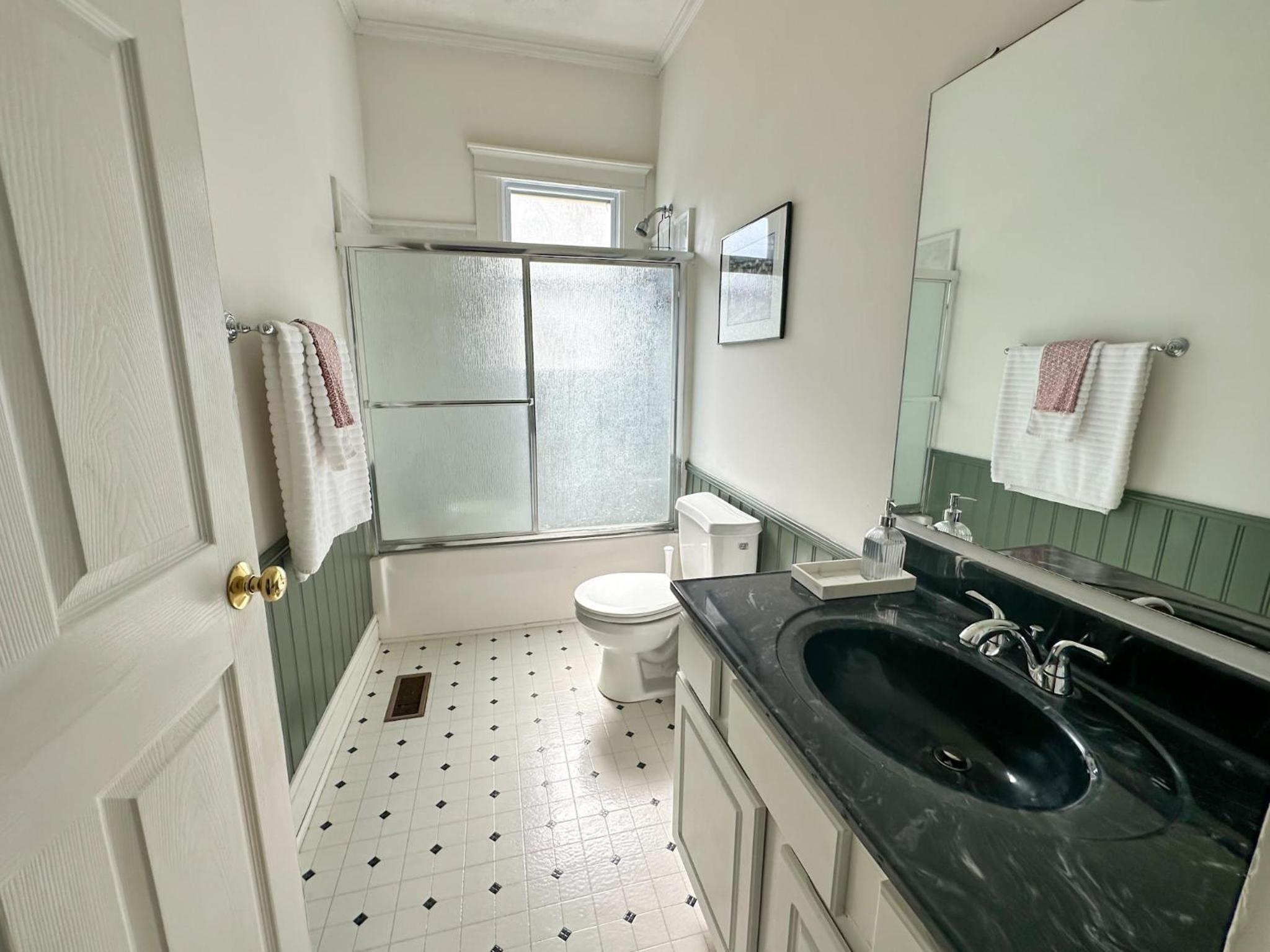 Four-Bedroom House photo 3