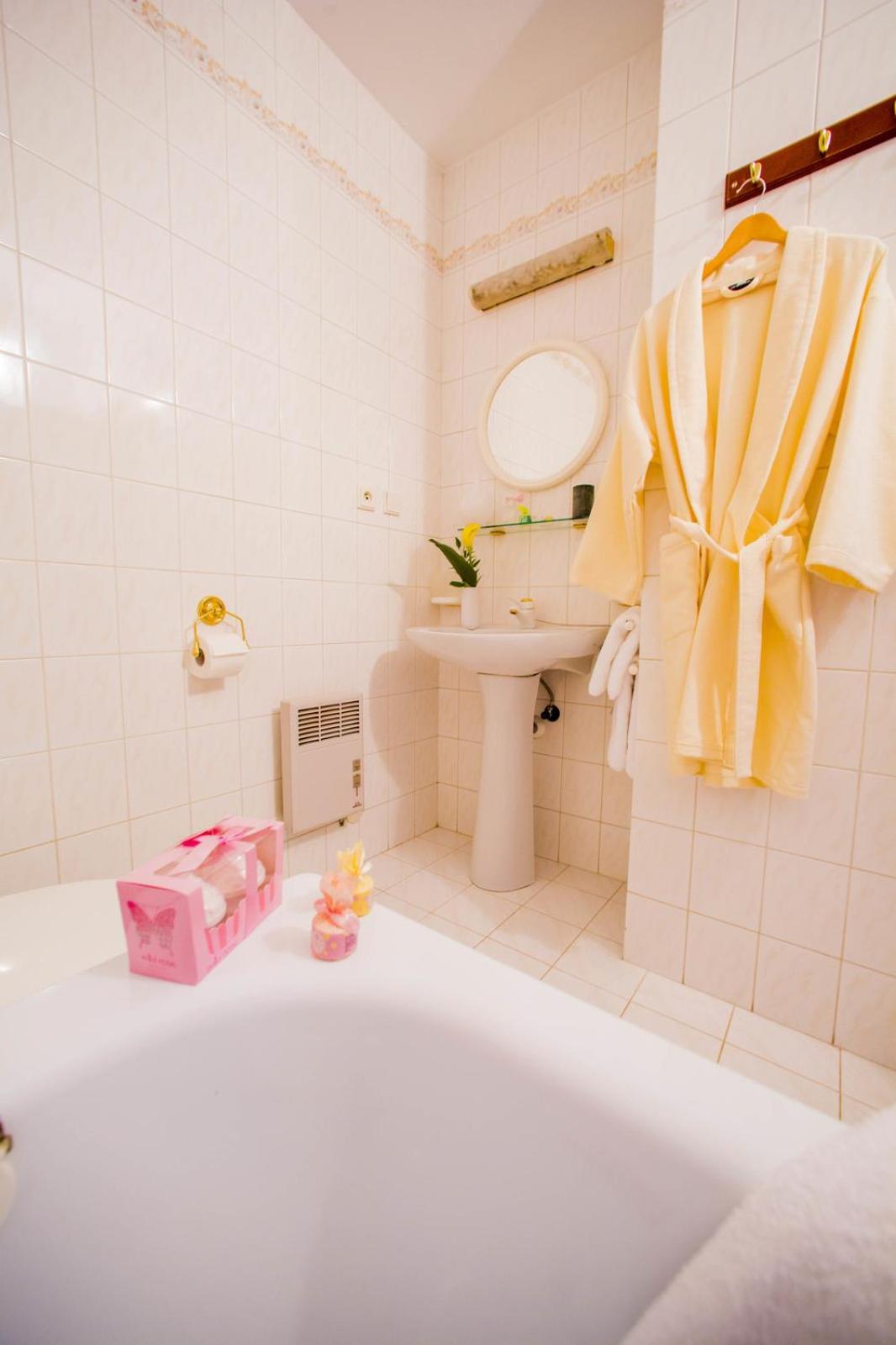 Double Room - Photo 4