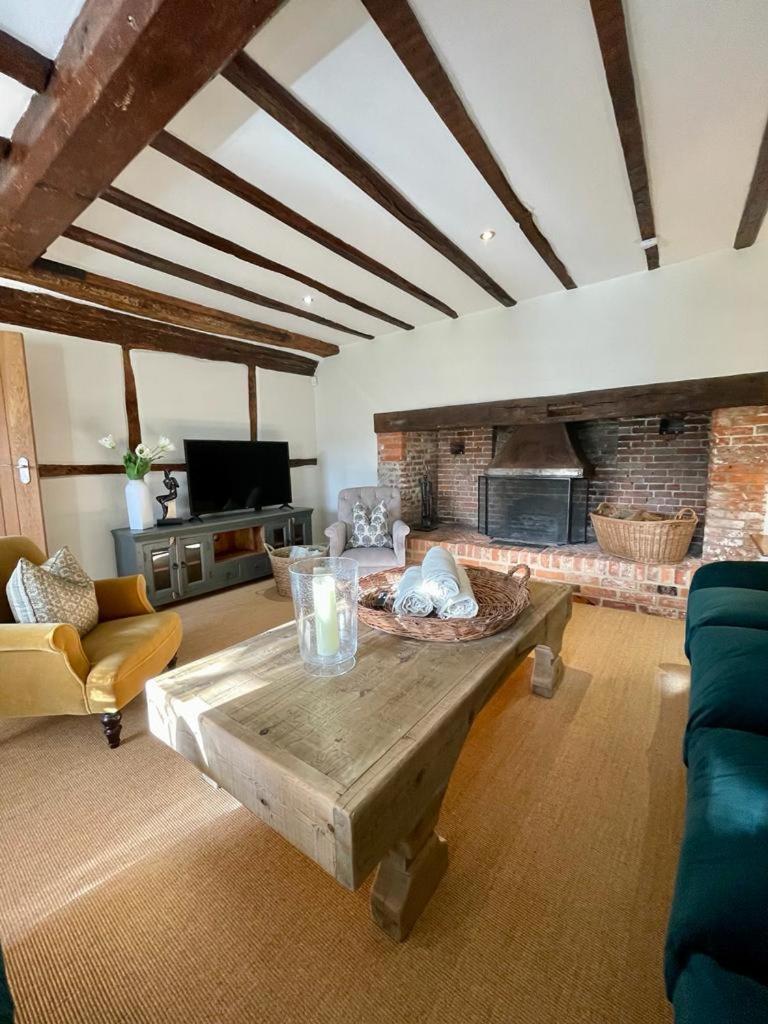 Five-Bedroom House photo 1
