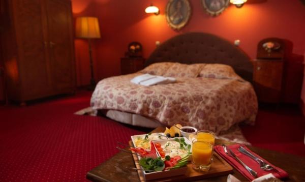 King Suite with Spa Bath - Photo 3