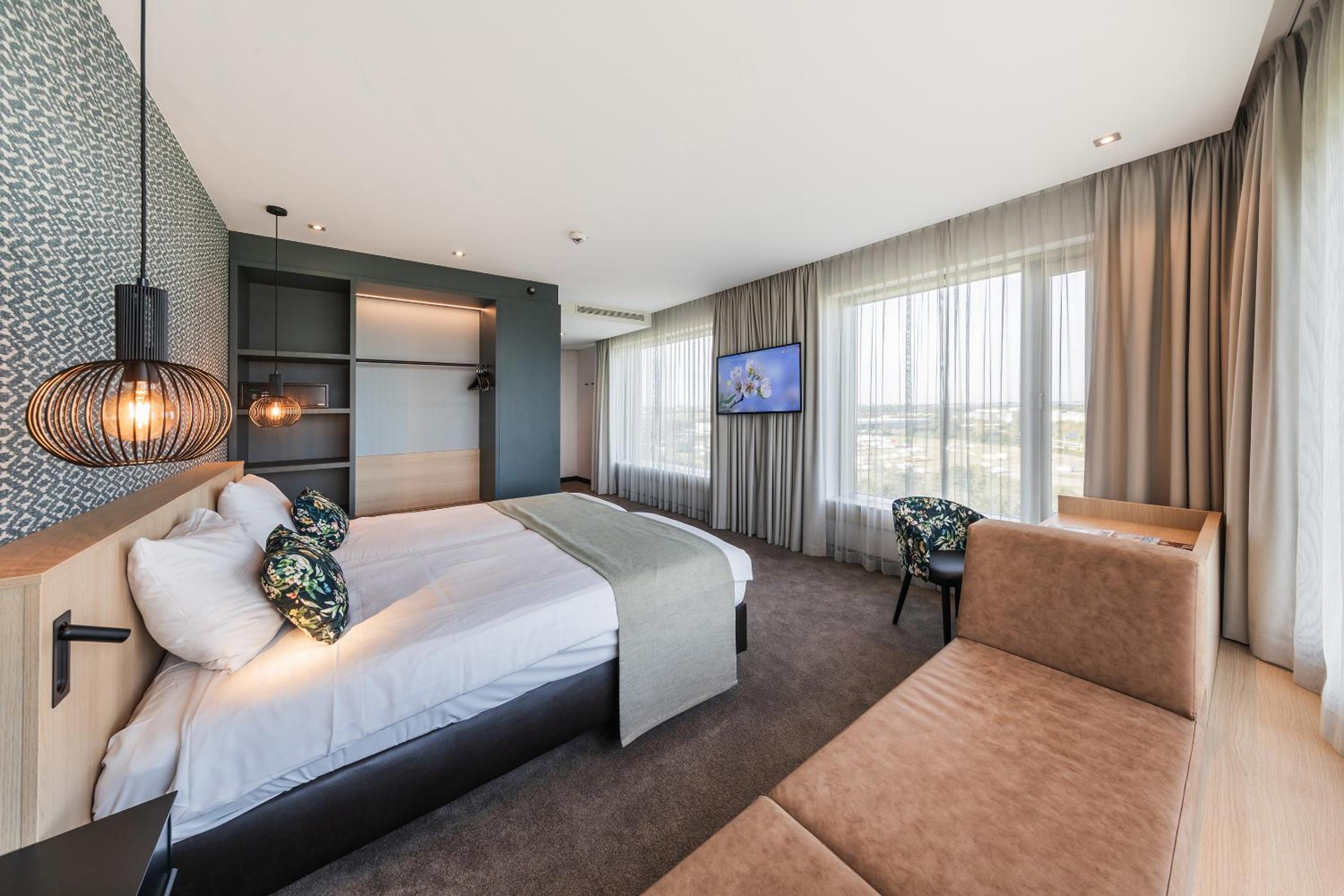 Comfort Room Panoramic View