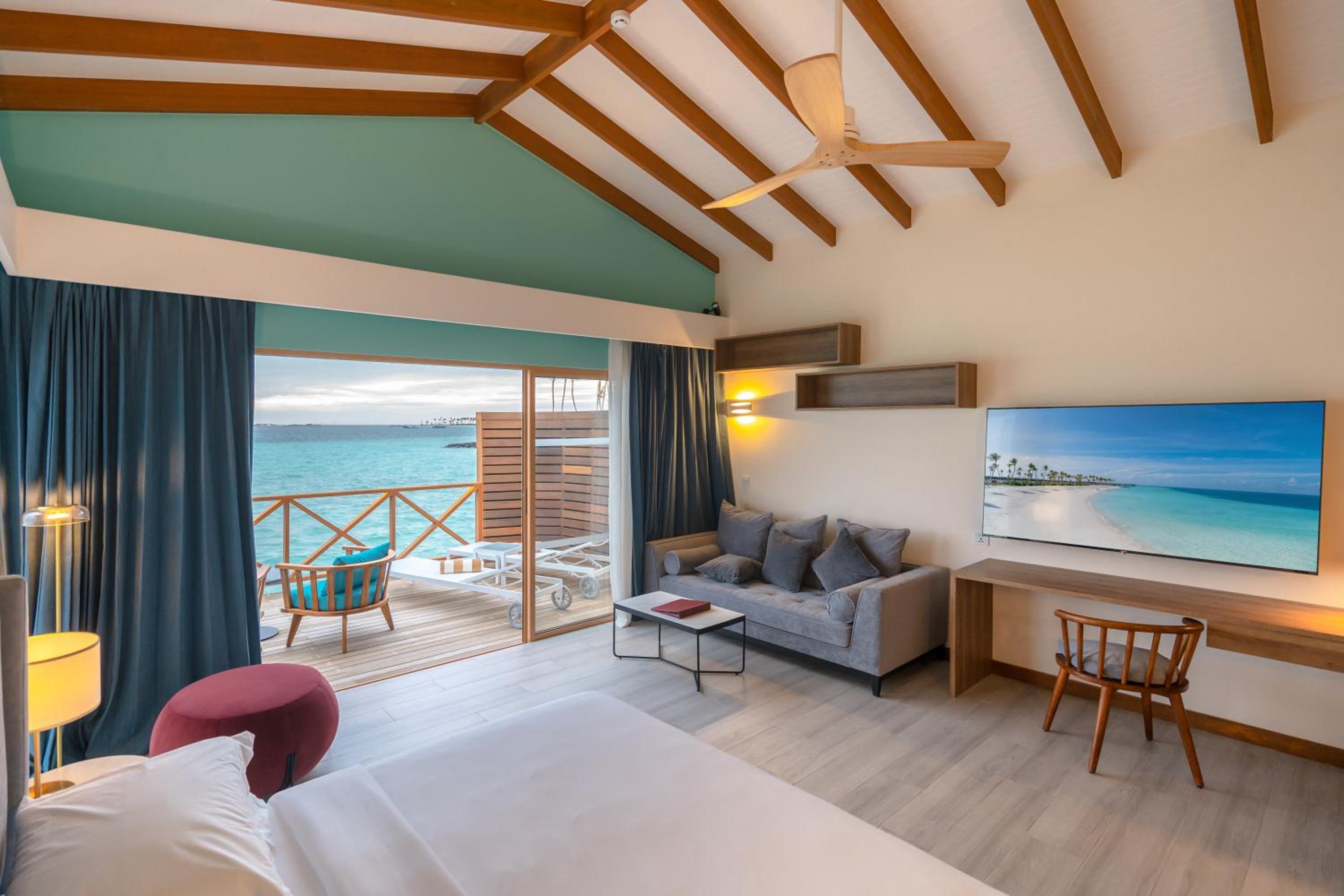Lagoon Suite with Sunset View photo 3