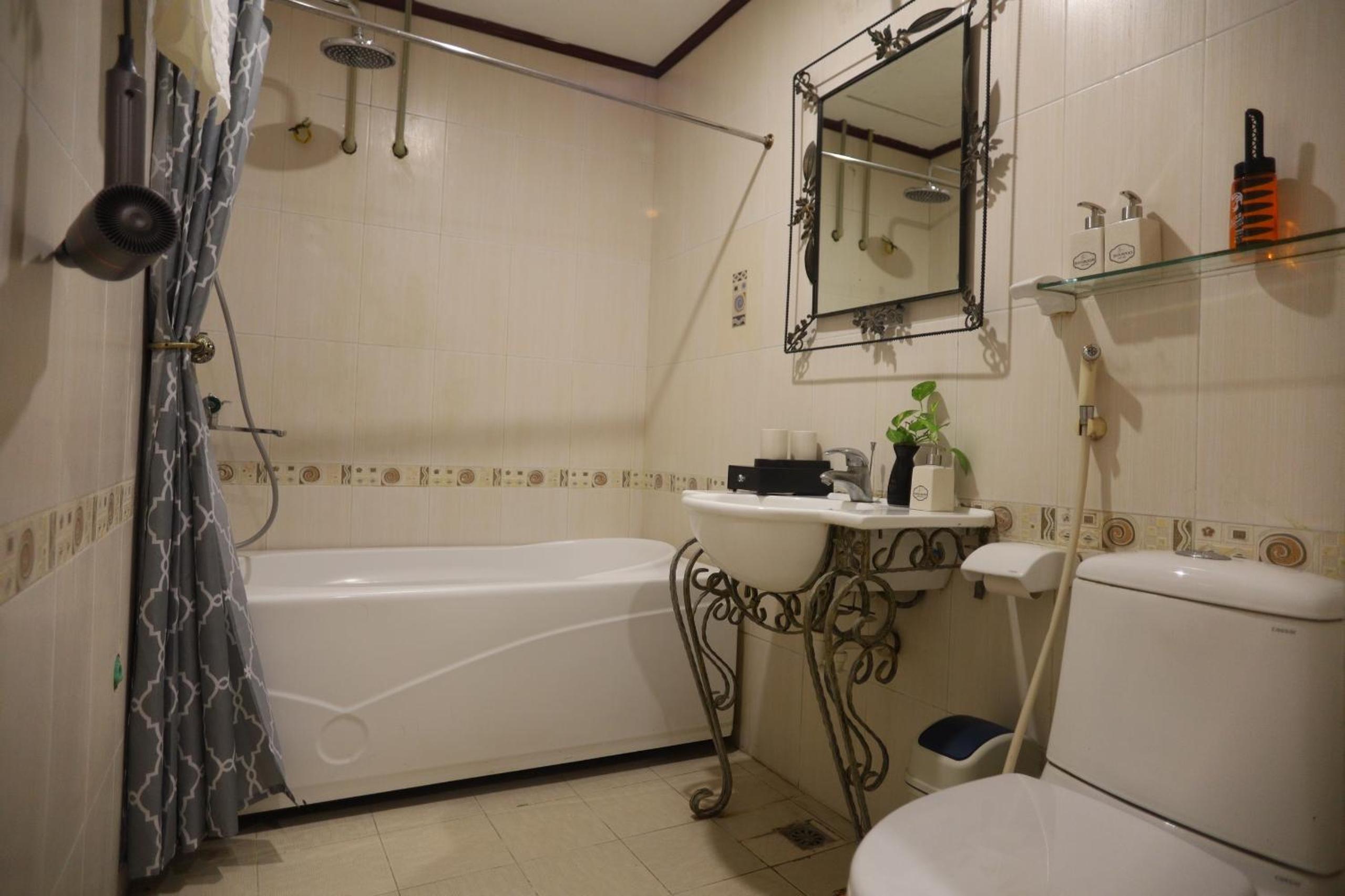 Deluxe King Suite