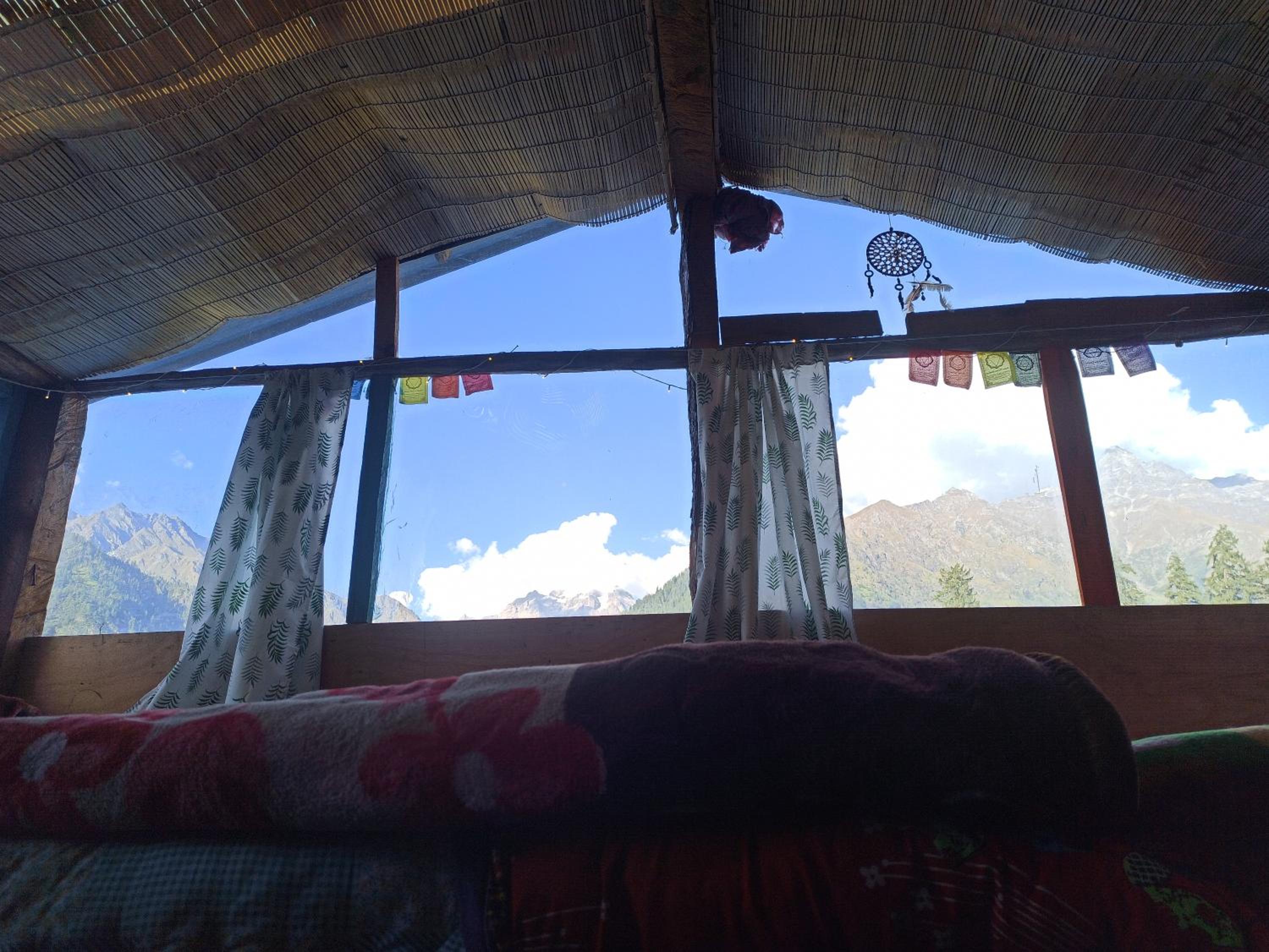 Family Room with Mountain View photo 3