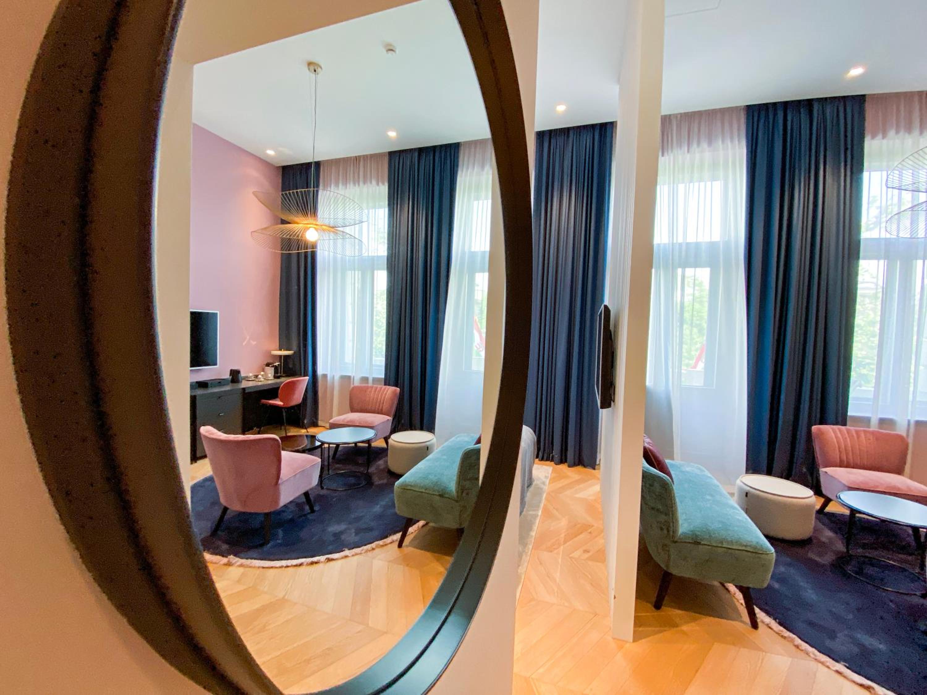 Suite - Photo 5