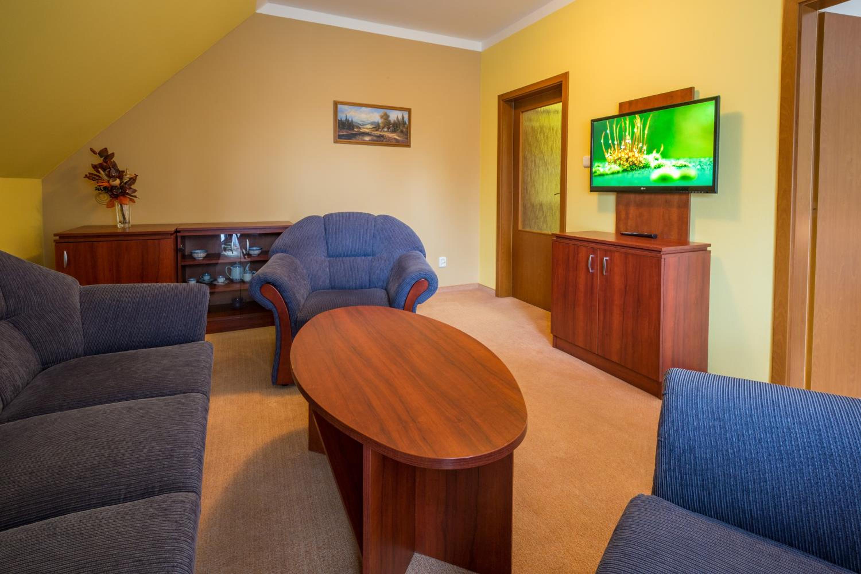 Apartment photo 2