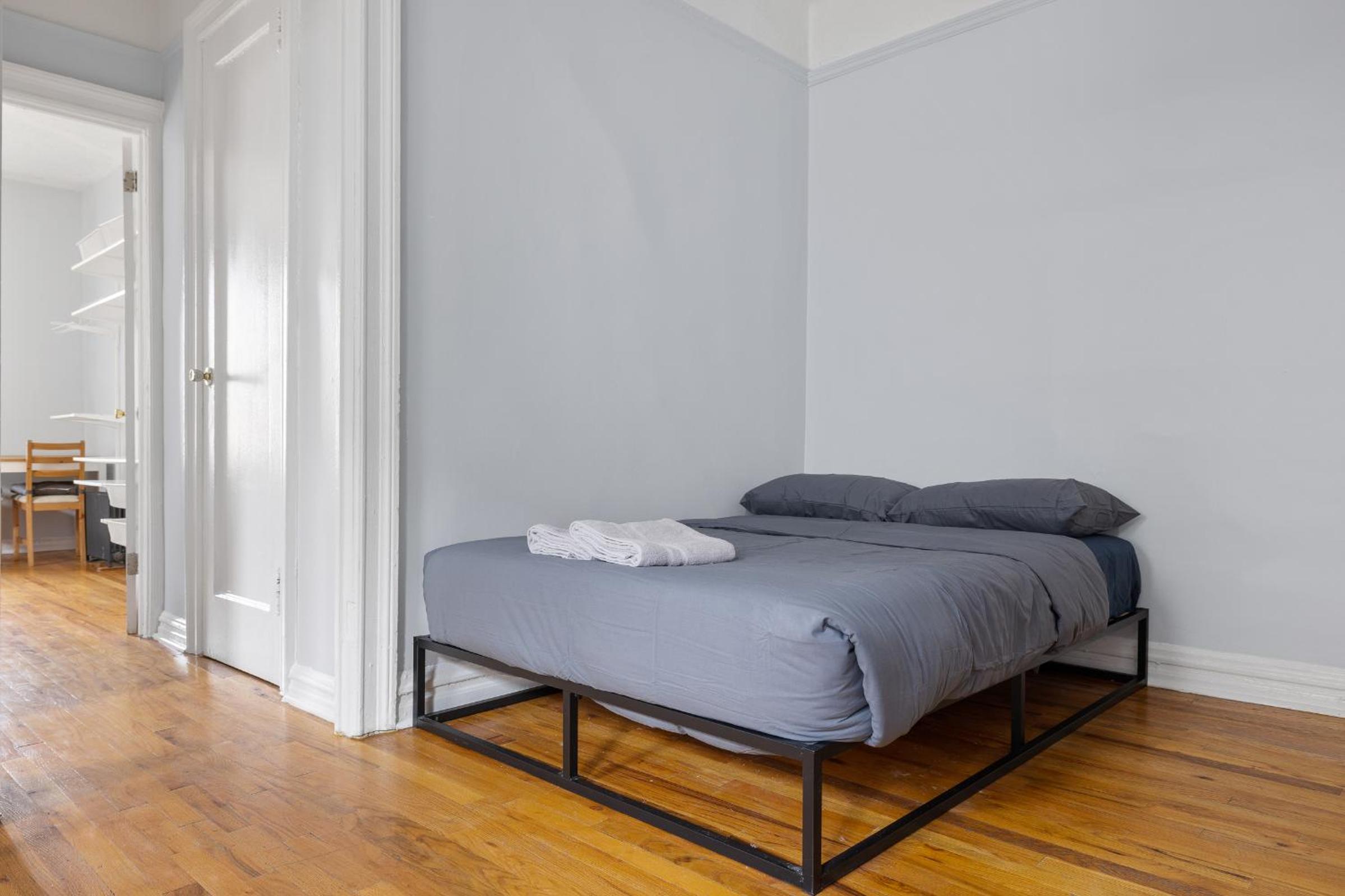 One-Bedroom Apartment photo 1