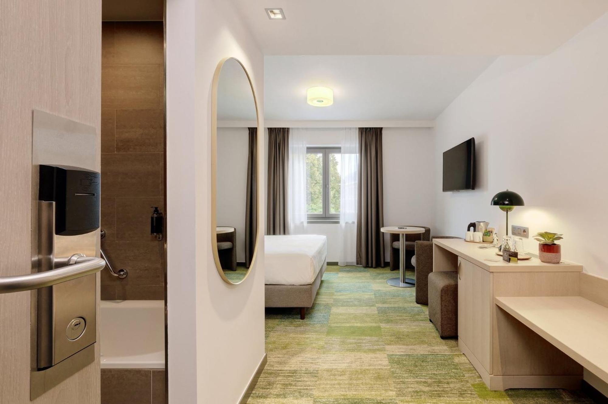 Standard Double Room - Photo 2