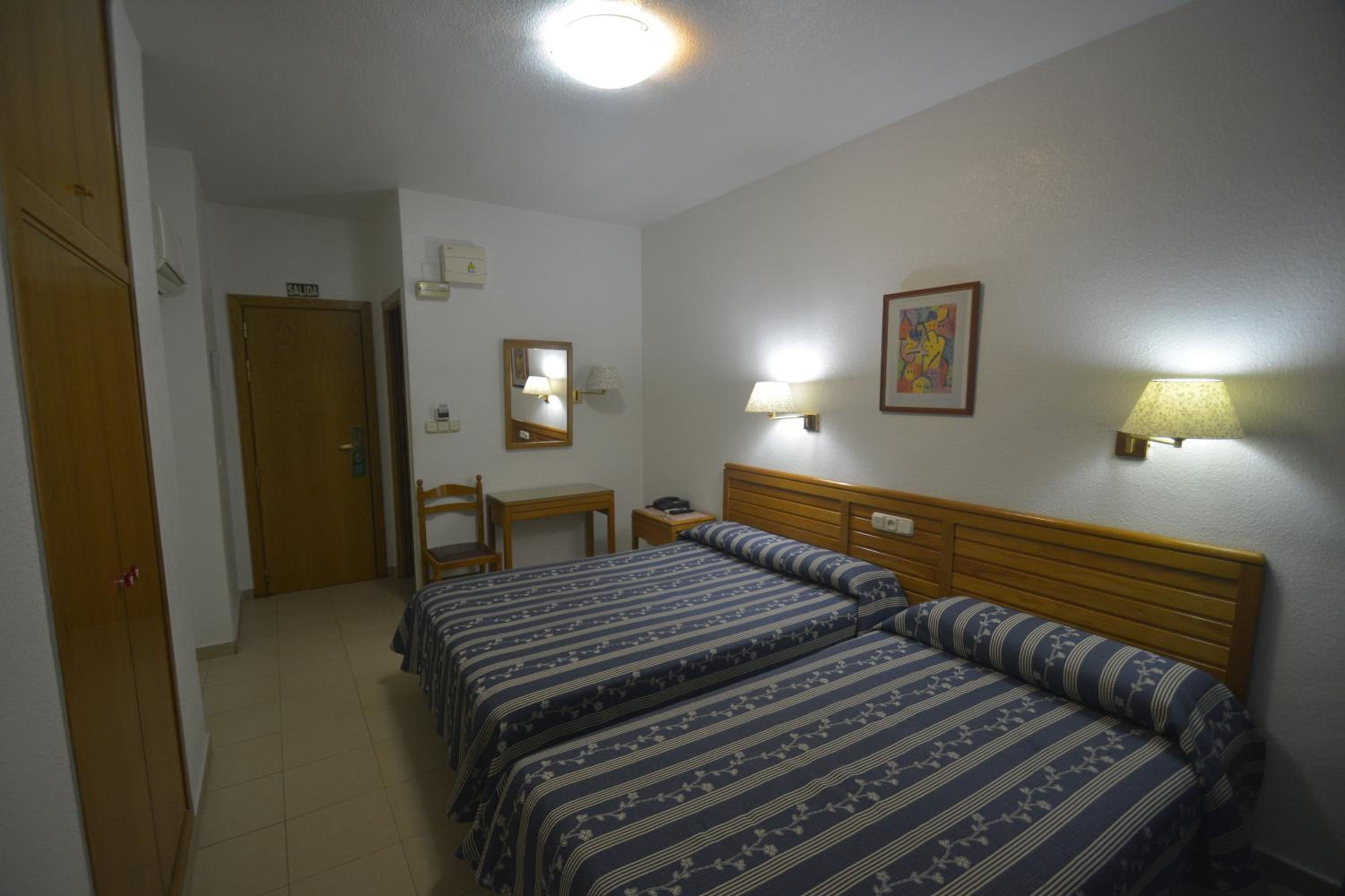 Classic Twin Room photo 2