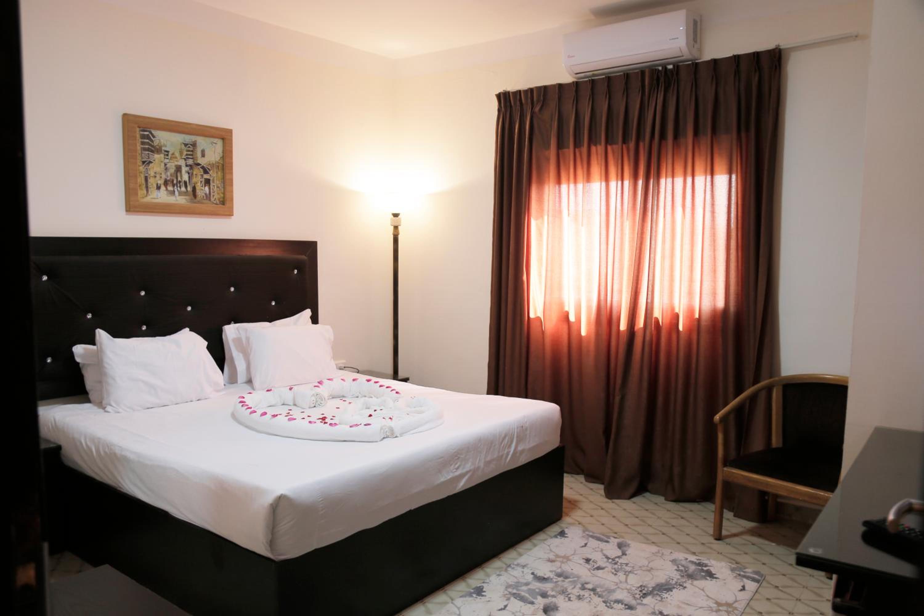 Double or Twin Room with Private Bathroom photo 2