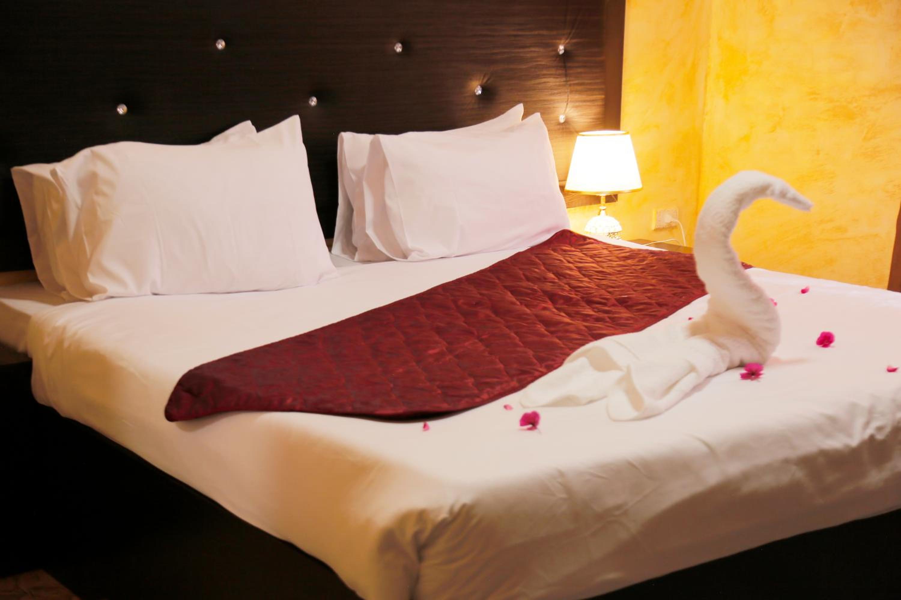 Double or Twin Room with Shared Bathroom photo 2