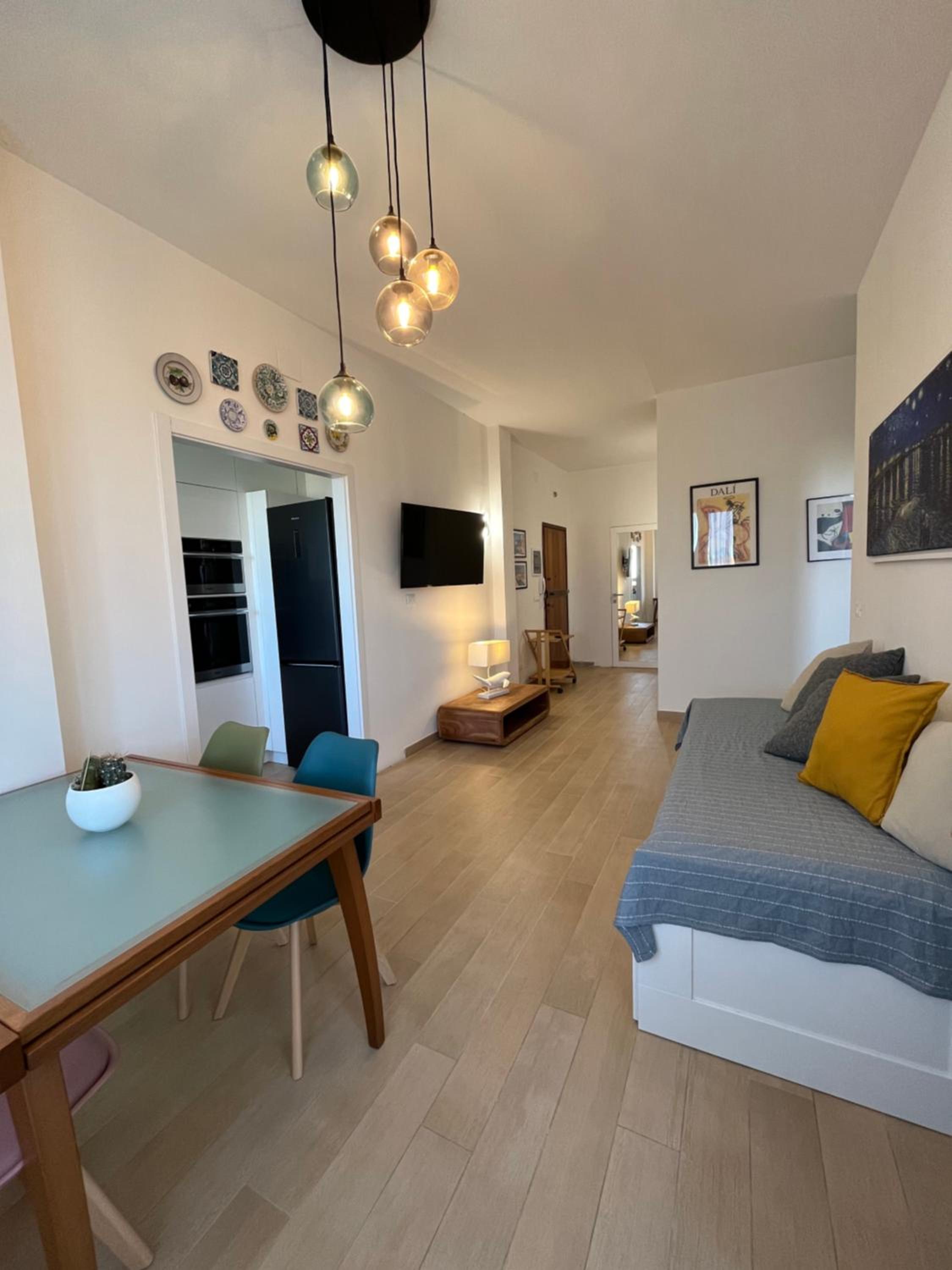 One-Bedroom Apartment photo 1