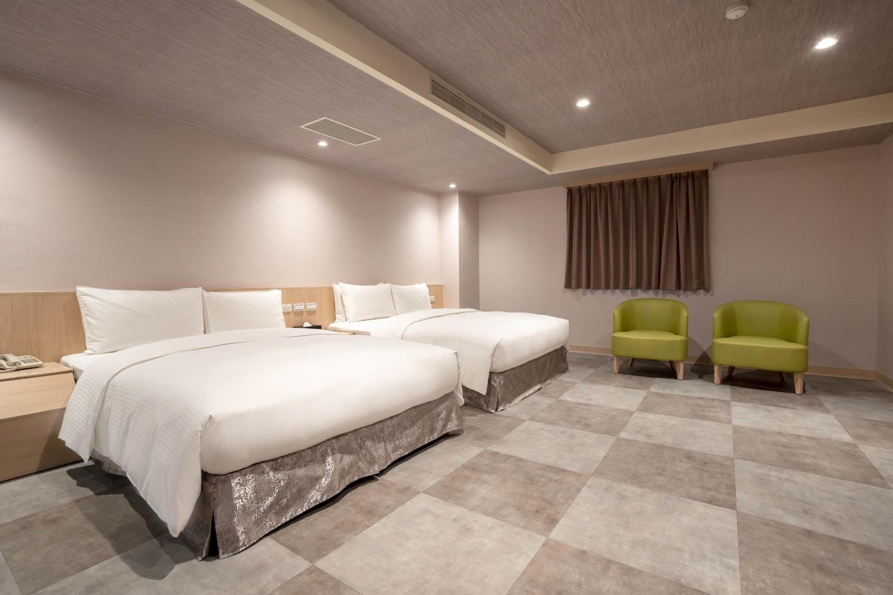 Superior Quadruple Room - Photo 6
