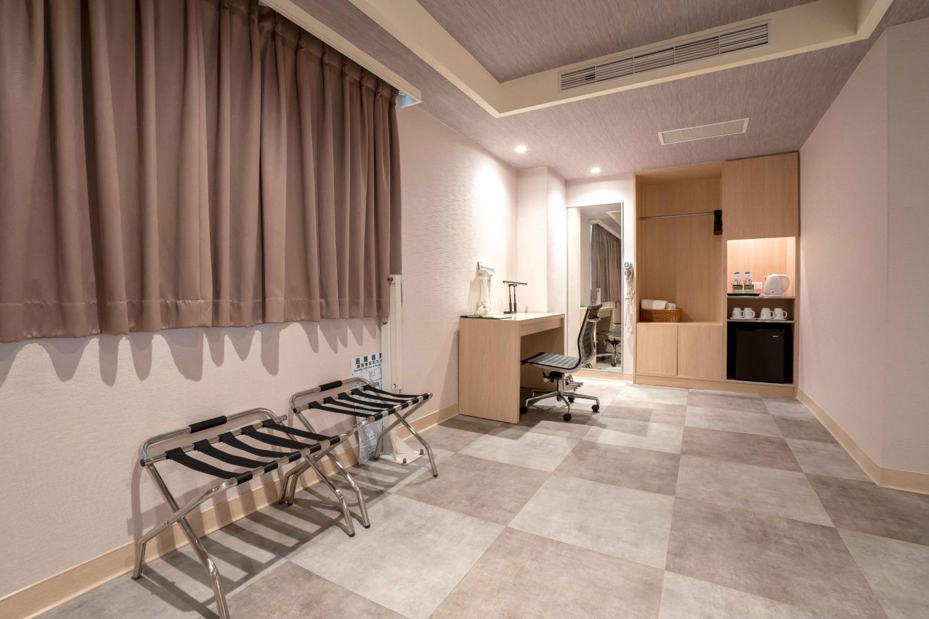 Superior Quadruple Room - Photo 7