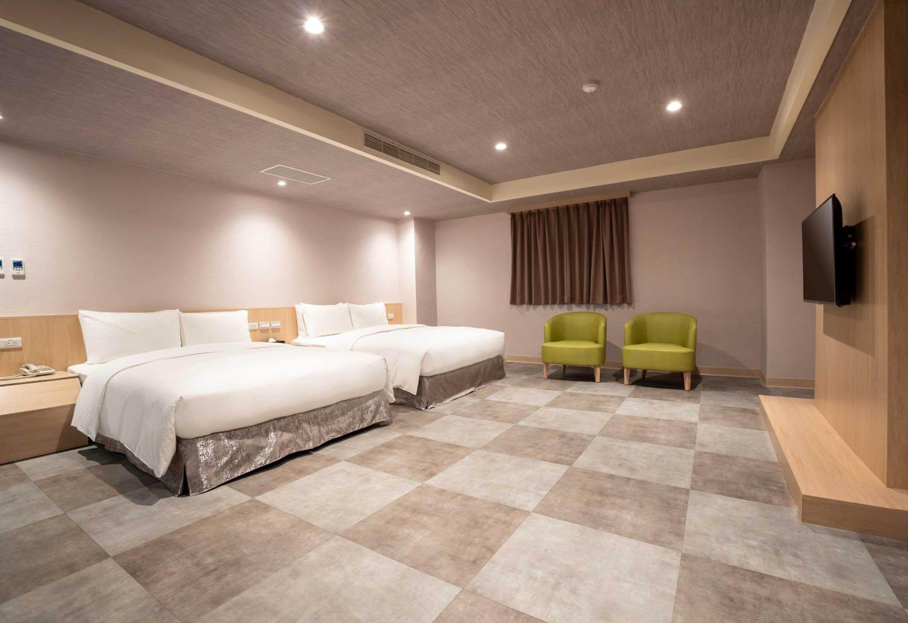 Superior Quadruple Room - Photo 8