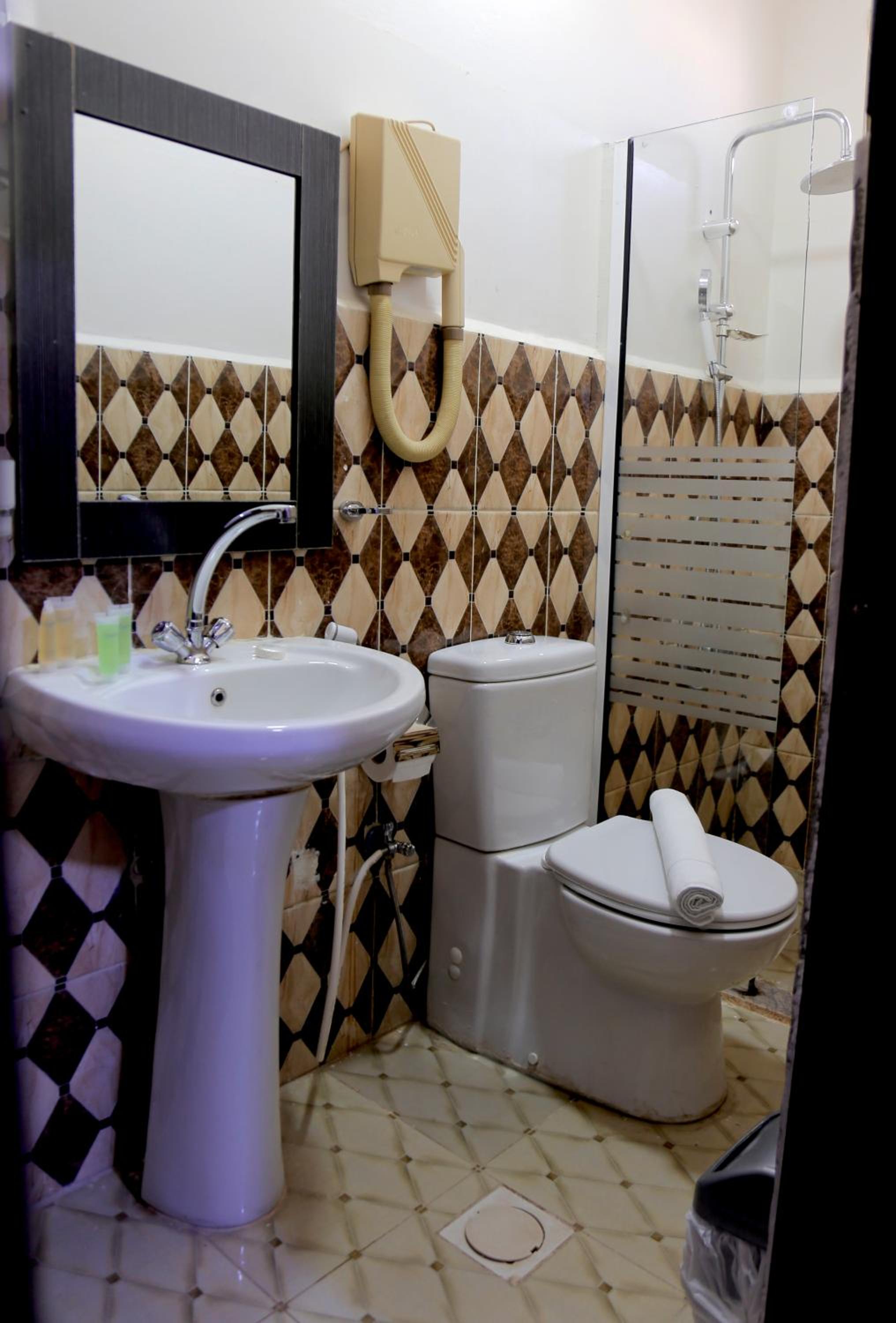 Double or Twin Room with Private Bathroom photo 3