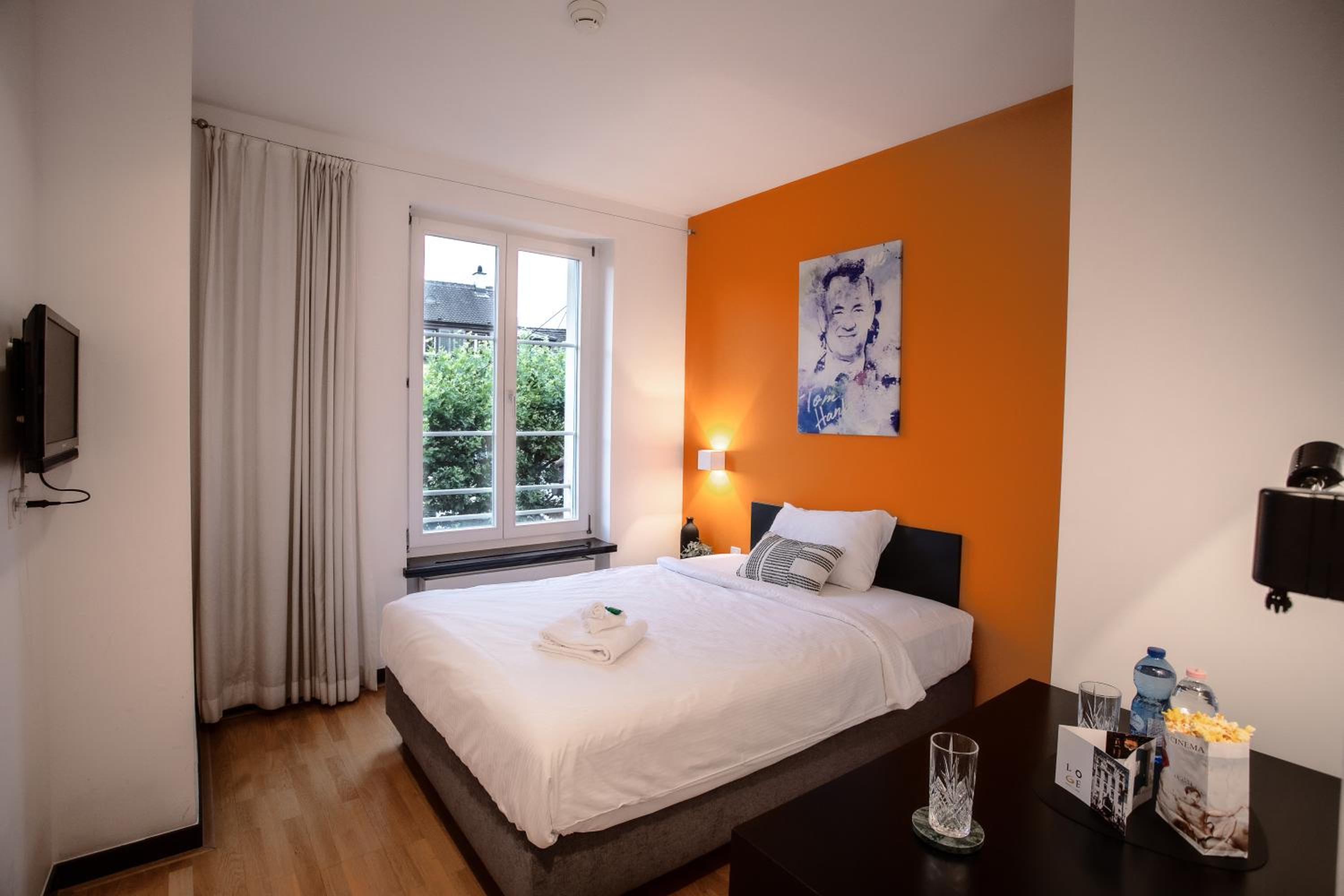 Single Room with Bathroom photo 2
