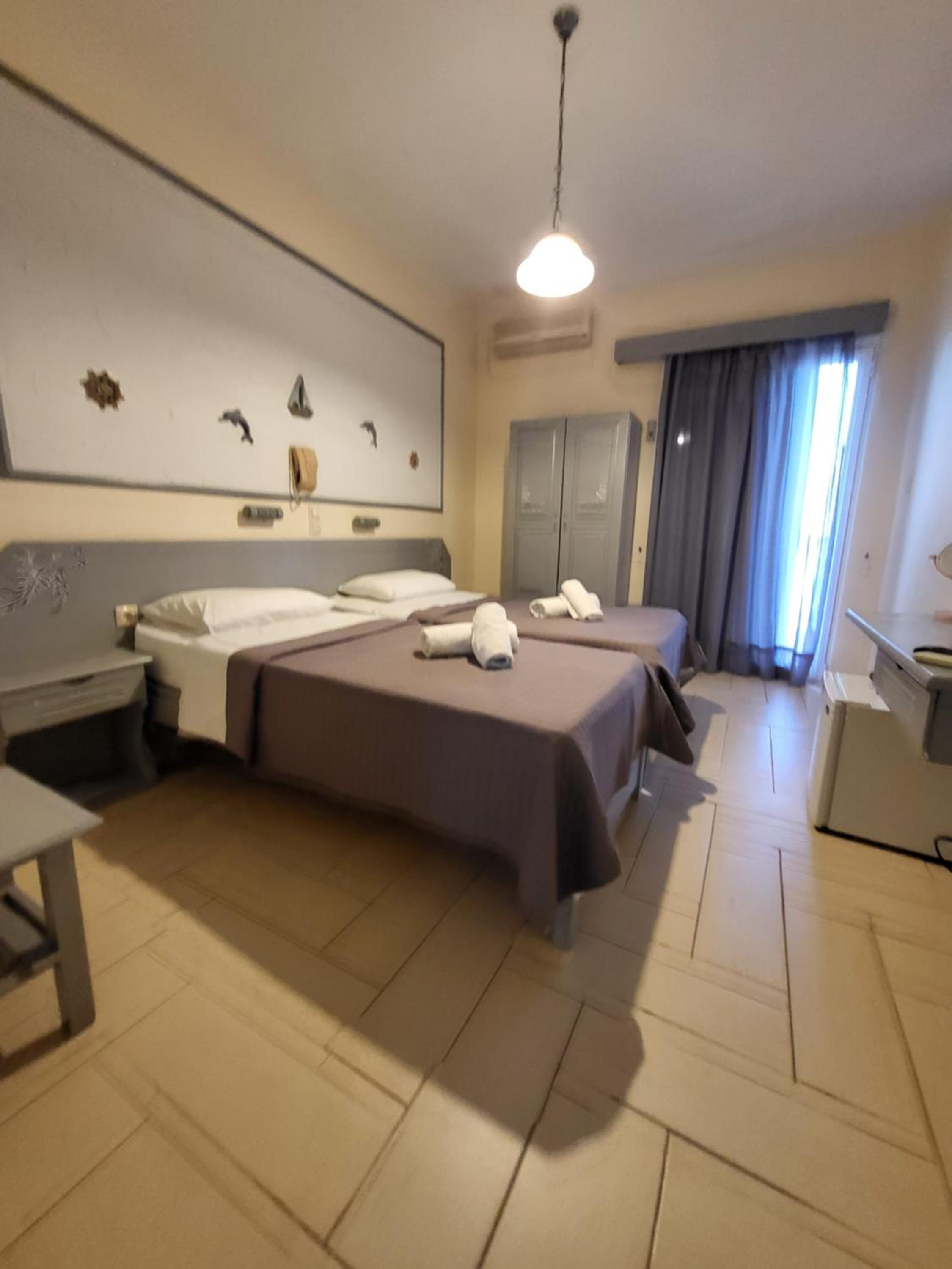 Double or Twin Room with Sea View - Photo 17