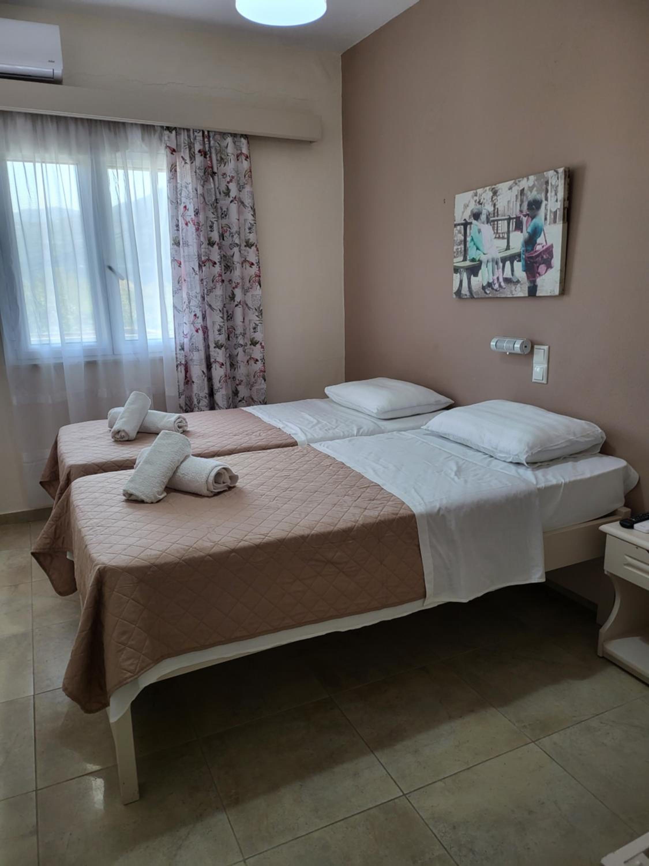 Quadruple Room with Mountain View - Photo 3