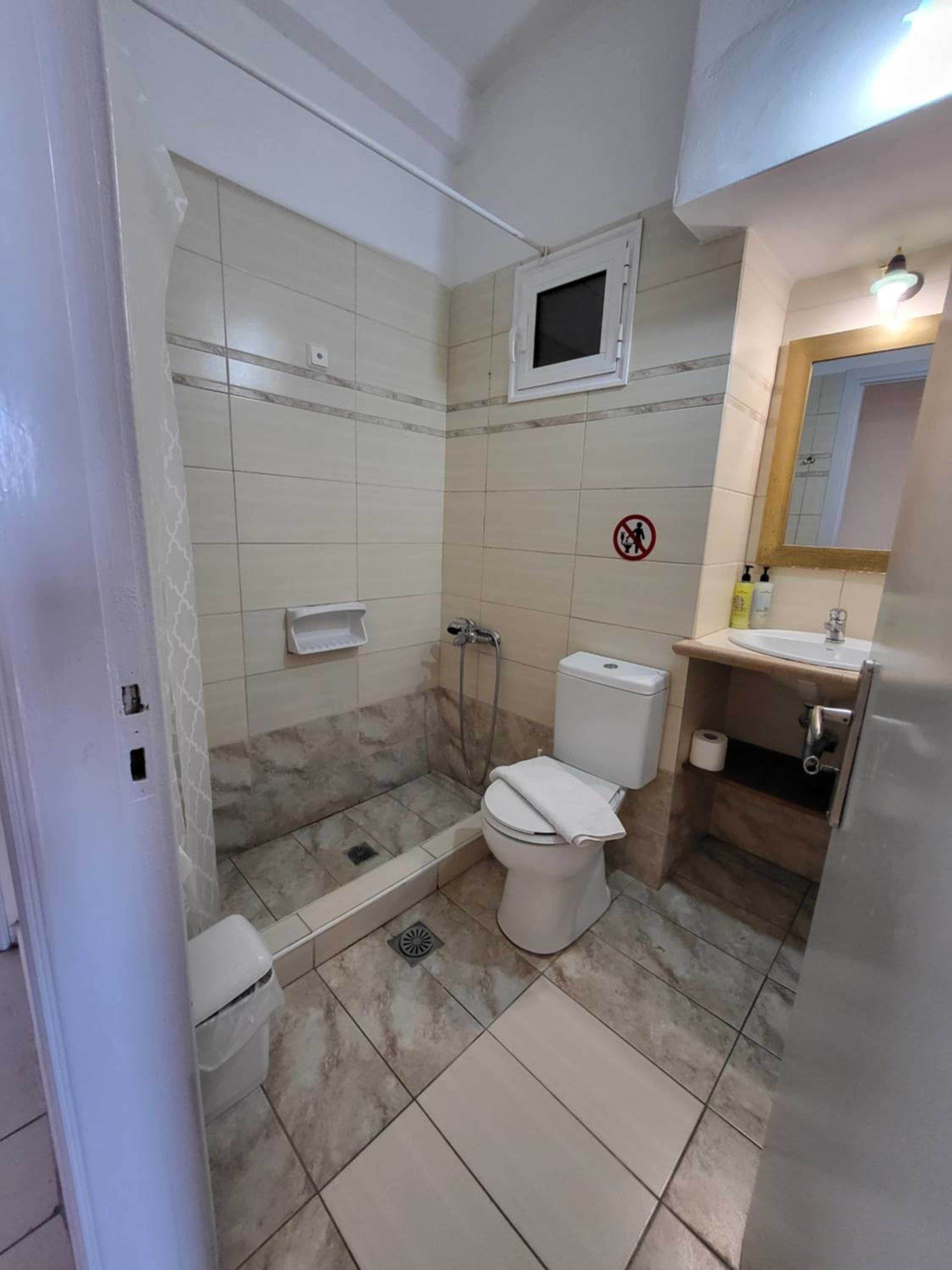 Double or Twin Room with Sea View - Photo 18