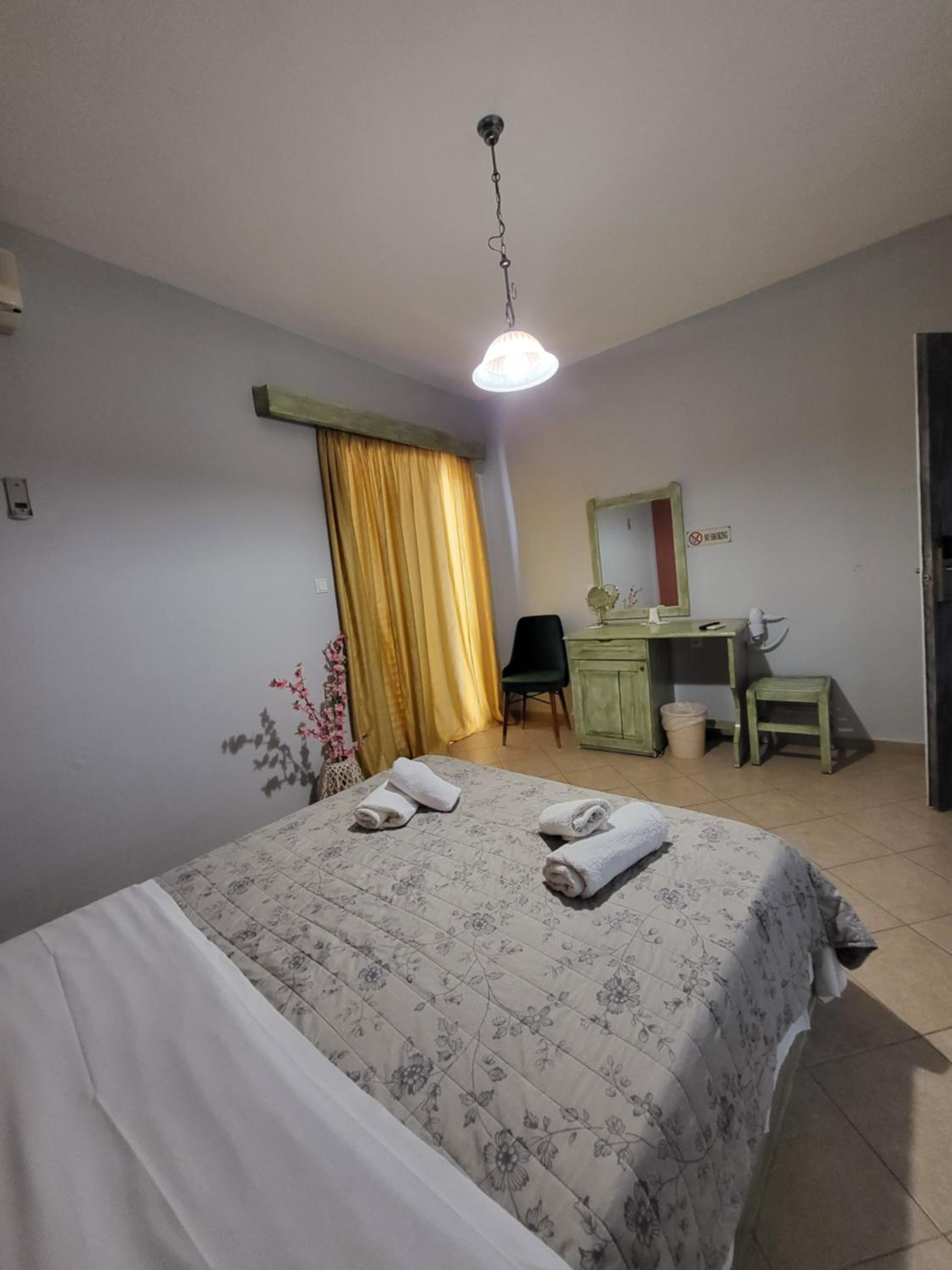 Deluxe Double Room with Side Sea View - Photo 16