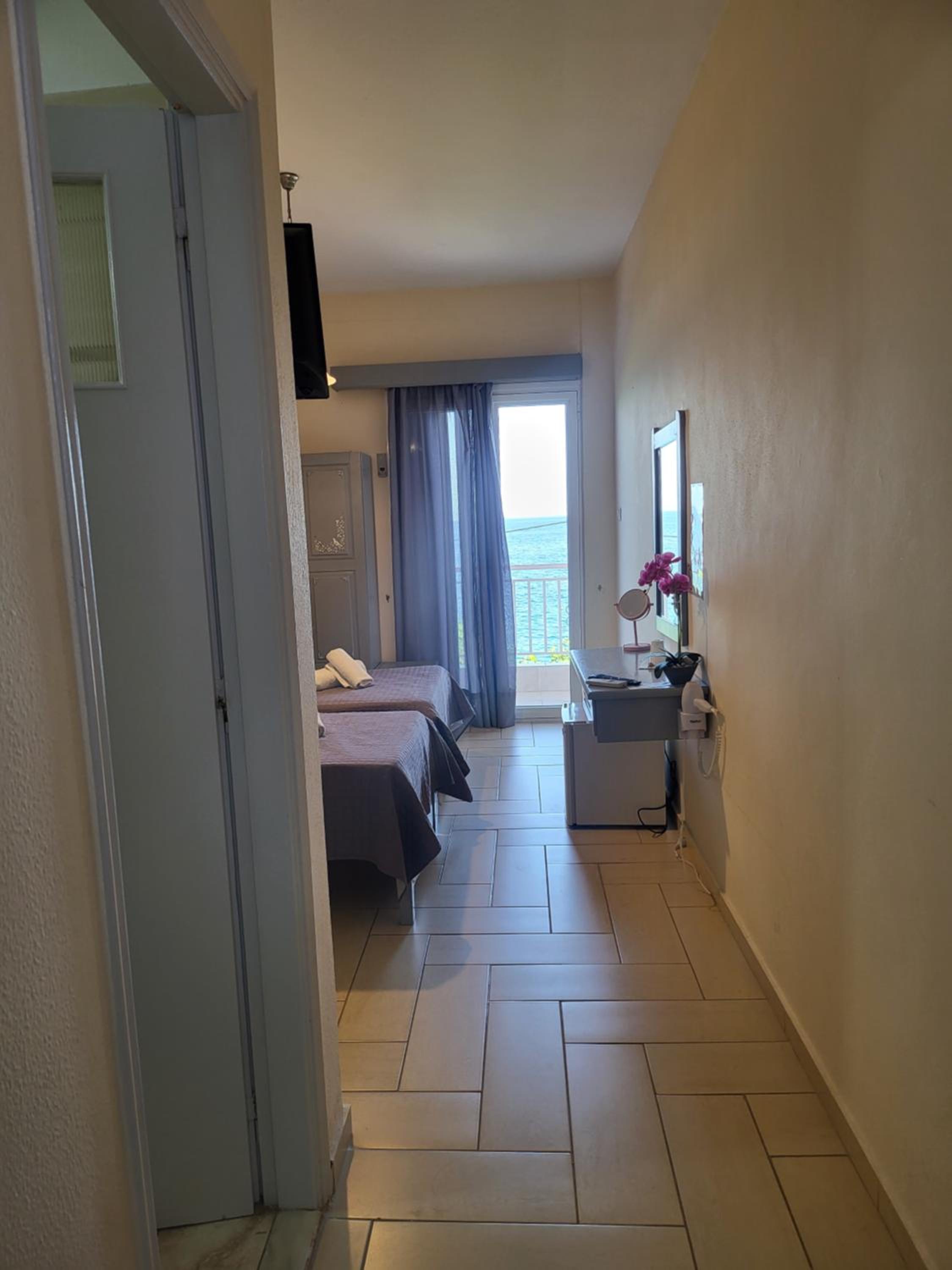 Double or Twin Room with Sea View - Photo 21