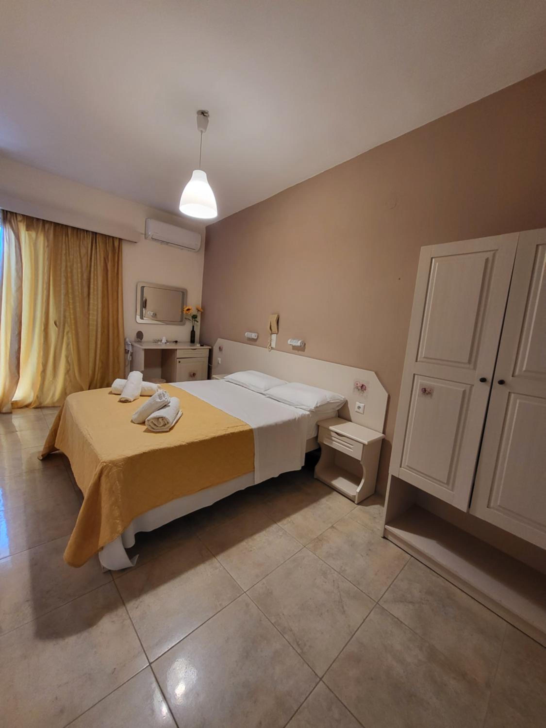 Quadruple Room with Mountain View - Photo 5